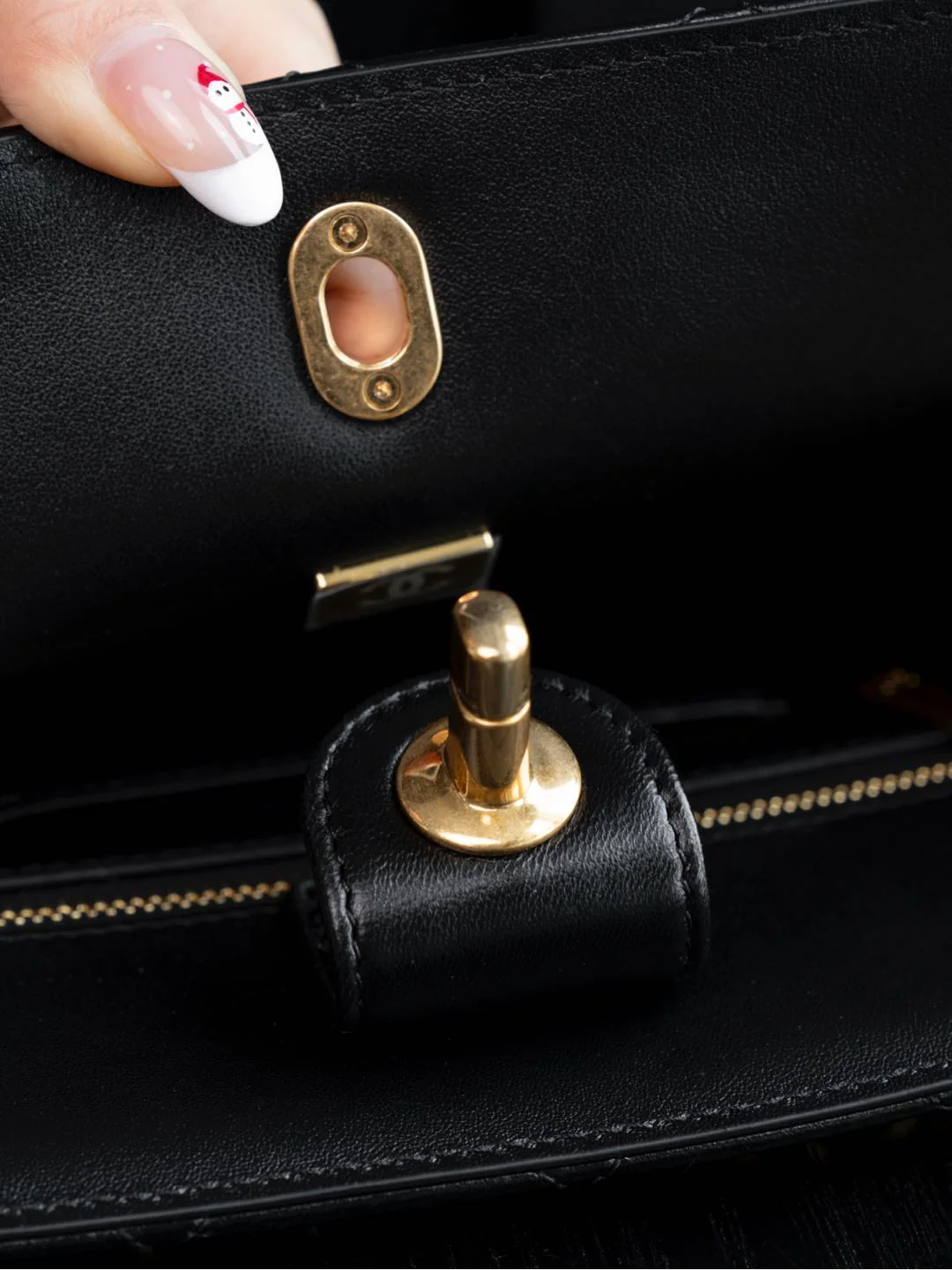 Черная квадратная сумочка на цепочке для вечерних мероприятий