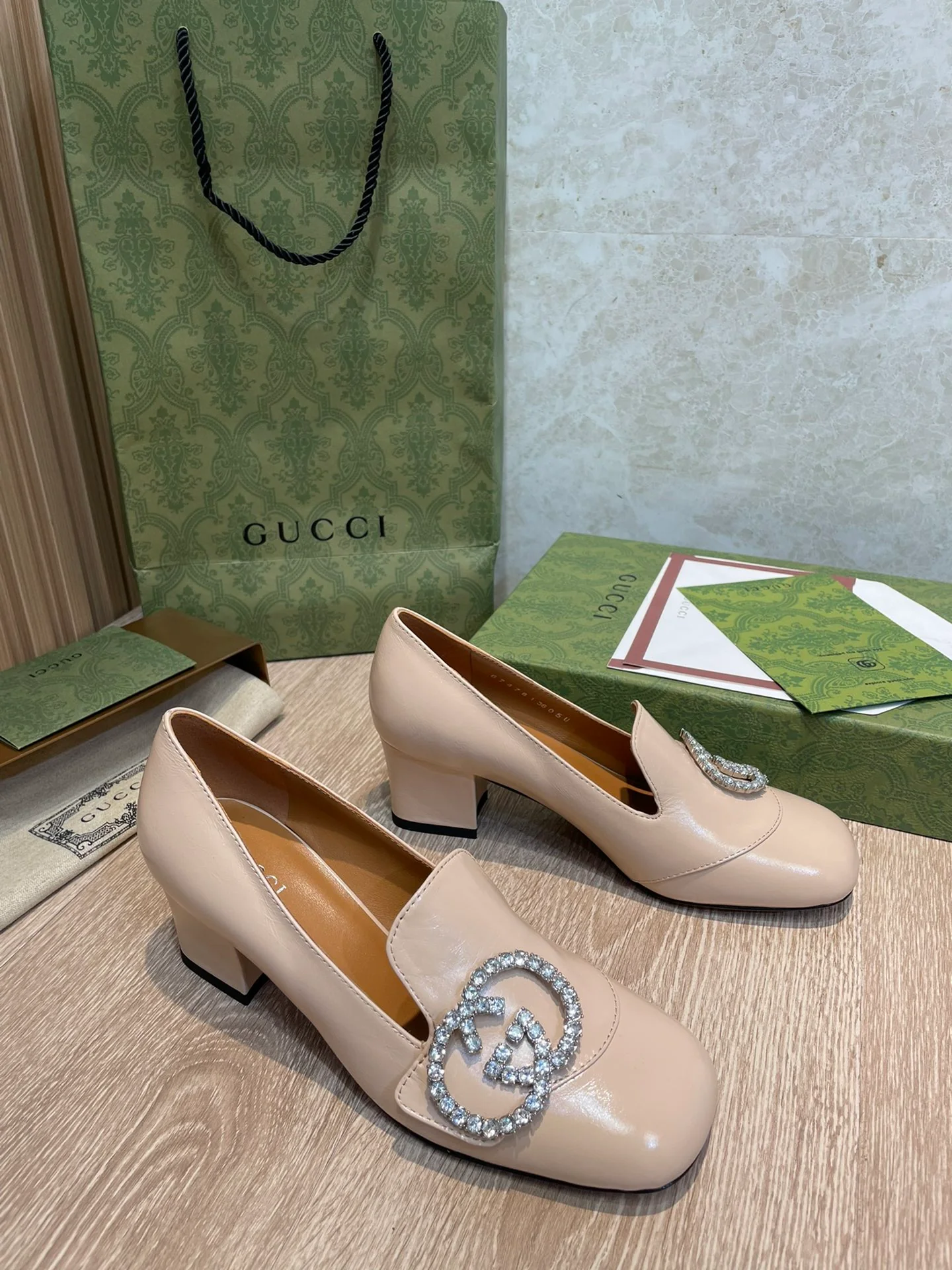 Gucci - 22 Ранняя весна - Двойной переплетенный логотип G - Массивный каблук - Туфли на низком каблуке - Лоферы