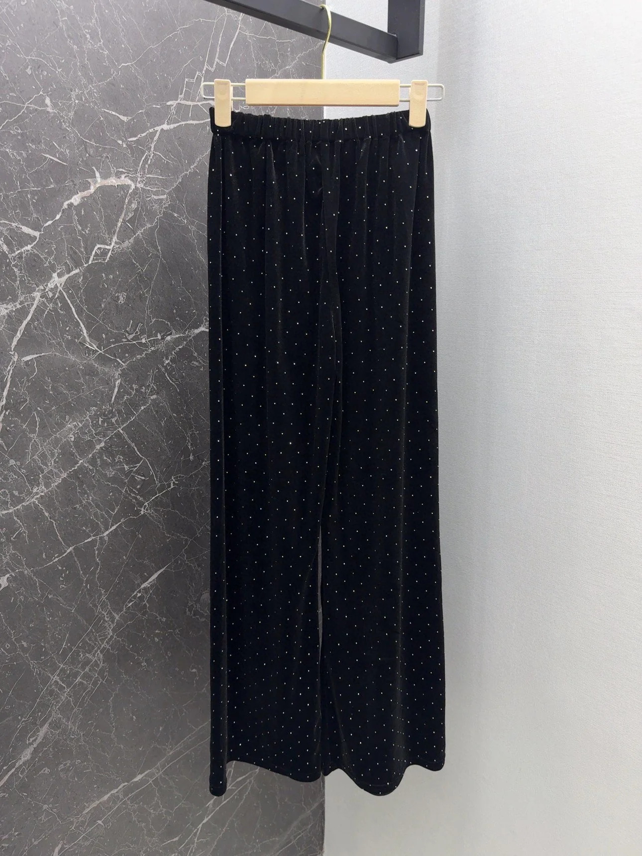 Брюки прямого кроя Miu Miu-2404-24ss из бархата со стразами