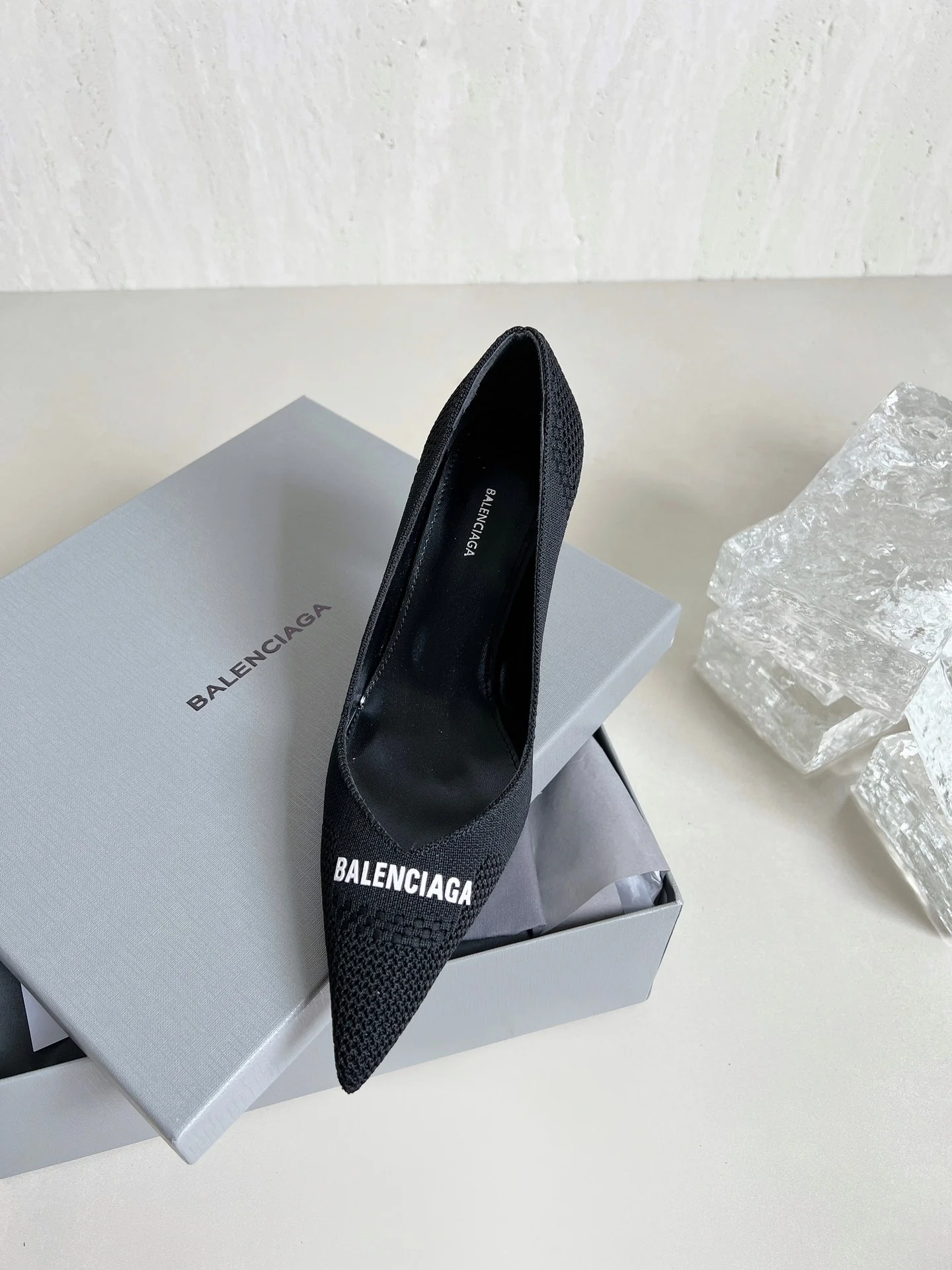 Balenciaga - Туфли-лодочки с острым носком, 2022 год.