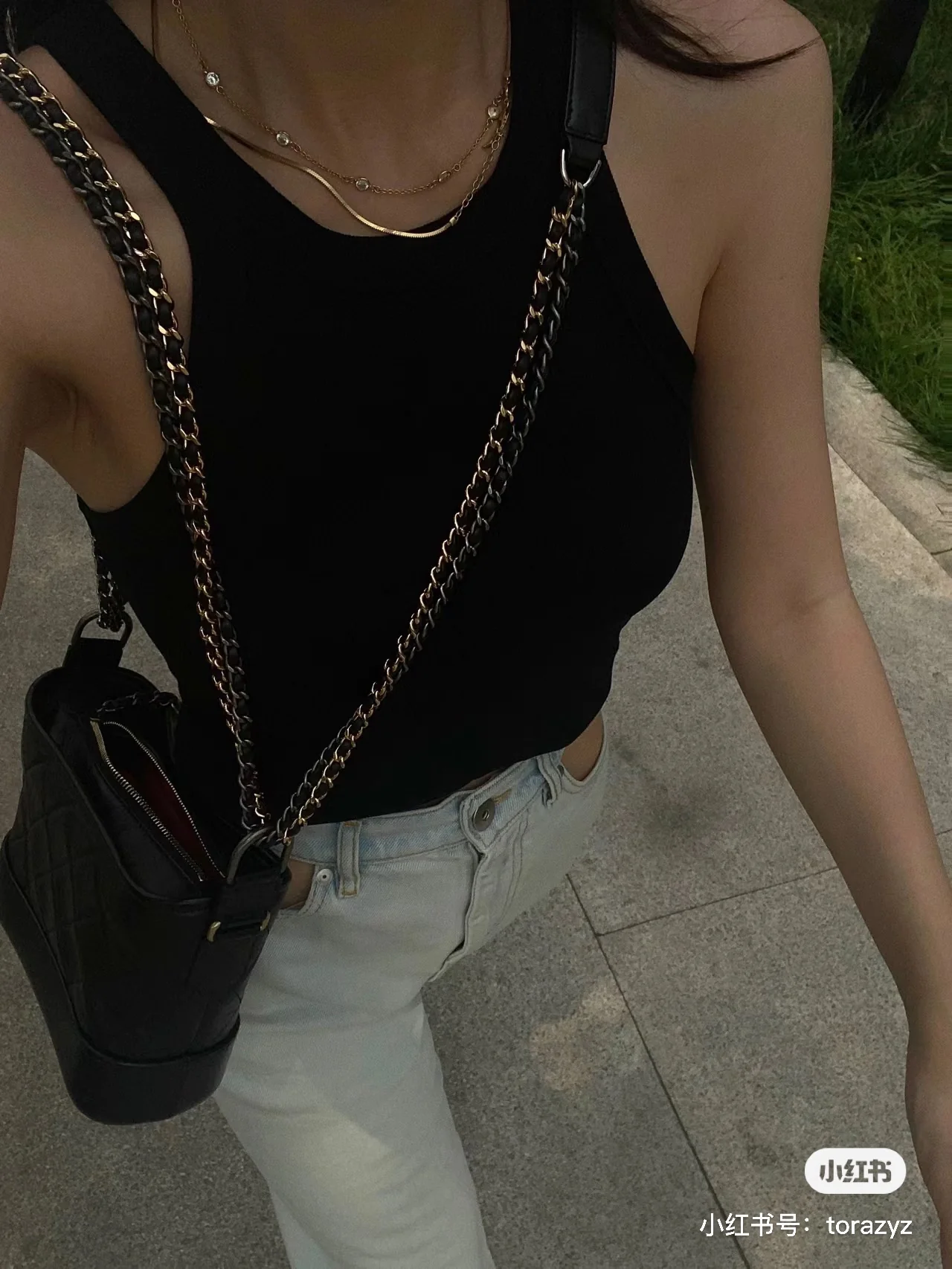 Маленькая сумка-хобо Chanel Garbielle - черная