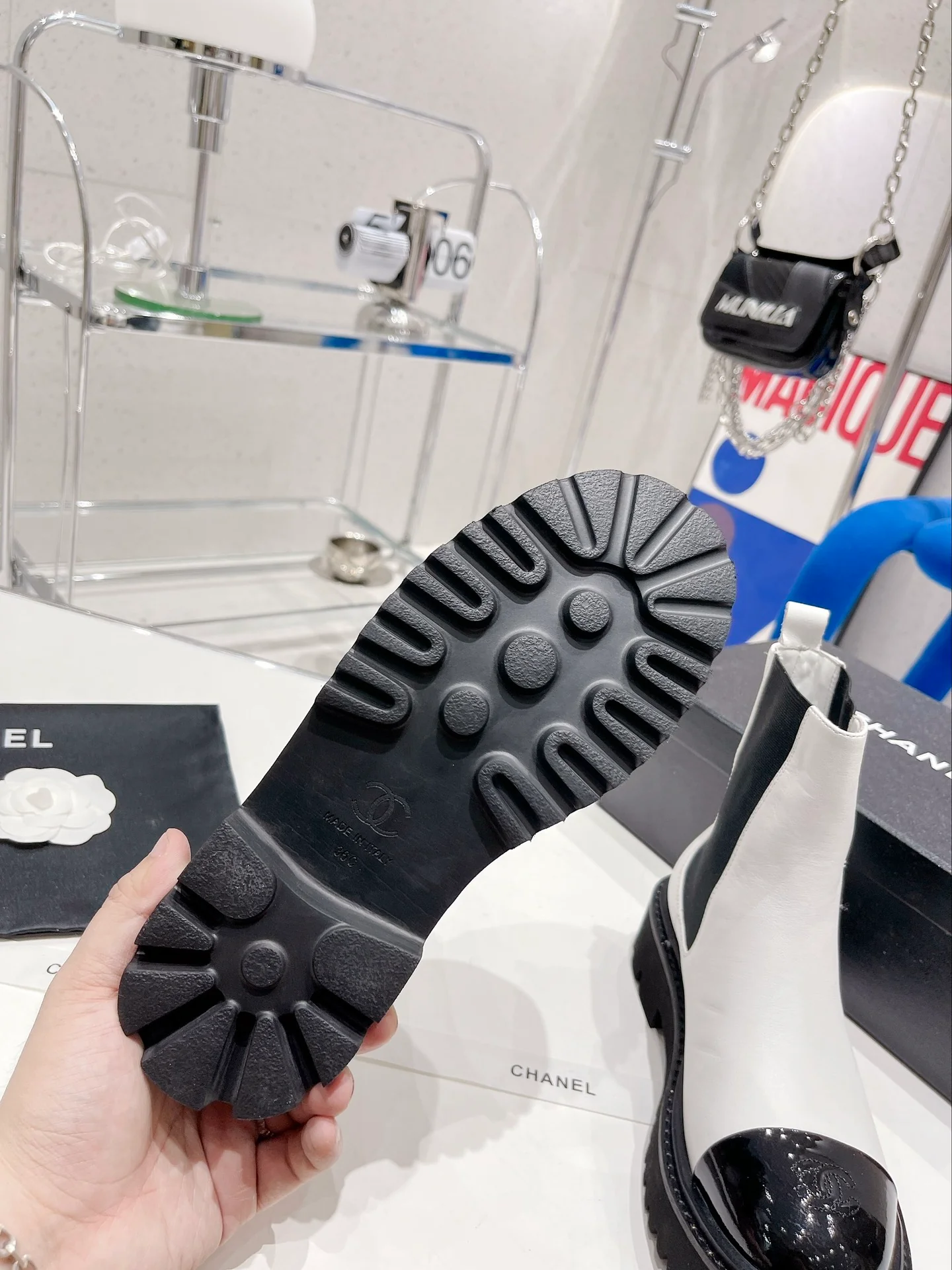 Новинка сезона осень/зима 2022 от Chanel - Ботинки челси на молнии - Белые