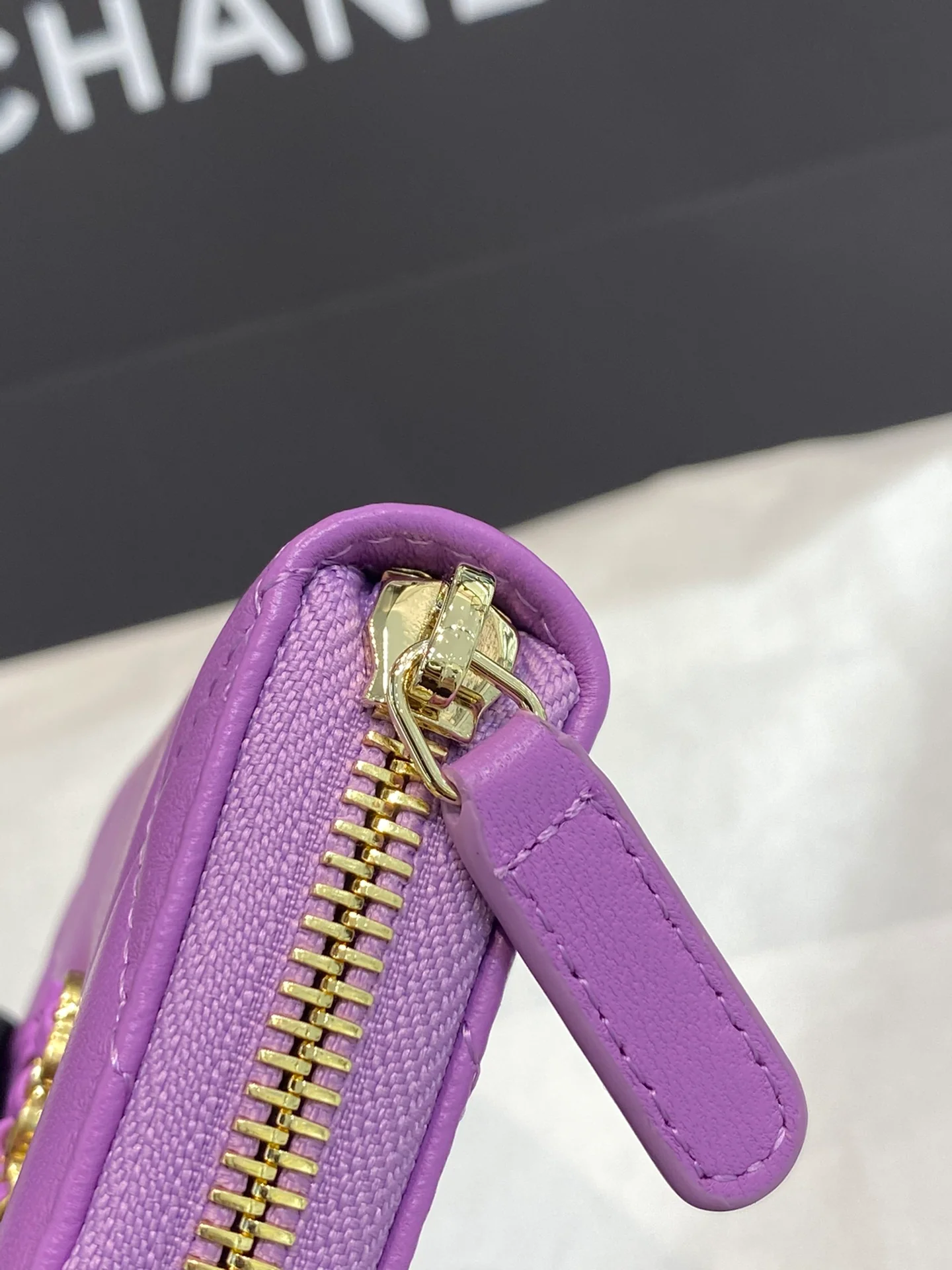 Chanel 19 серия - Большой держатель для карт на молнии с бриллиантовой отделкой - Розово-фиолетовый