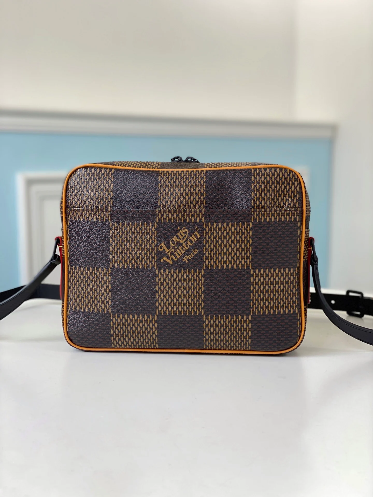 lv-n40359-nil-messenger bag