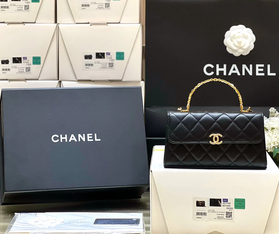 Сумка Chanel 2022 с эмалированной ручкой - Черная - Маленькая