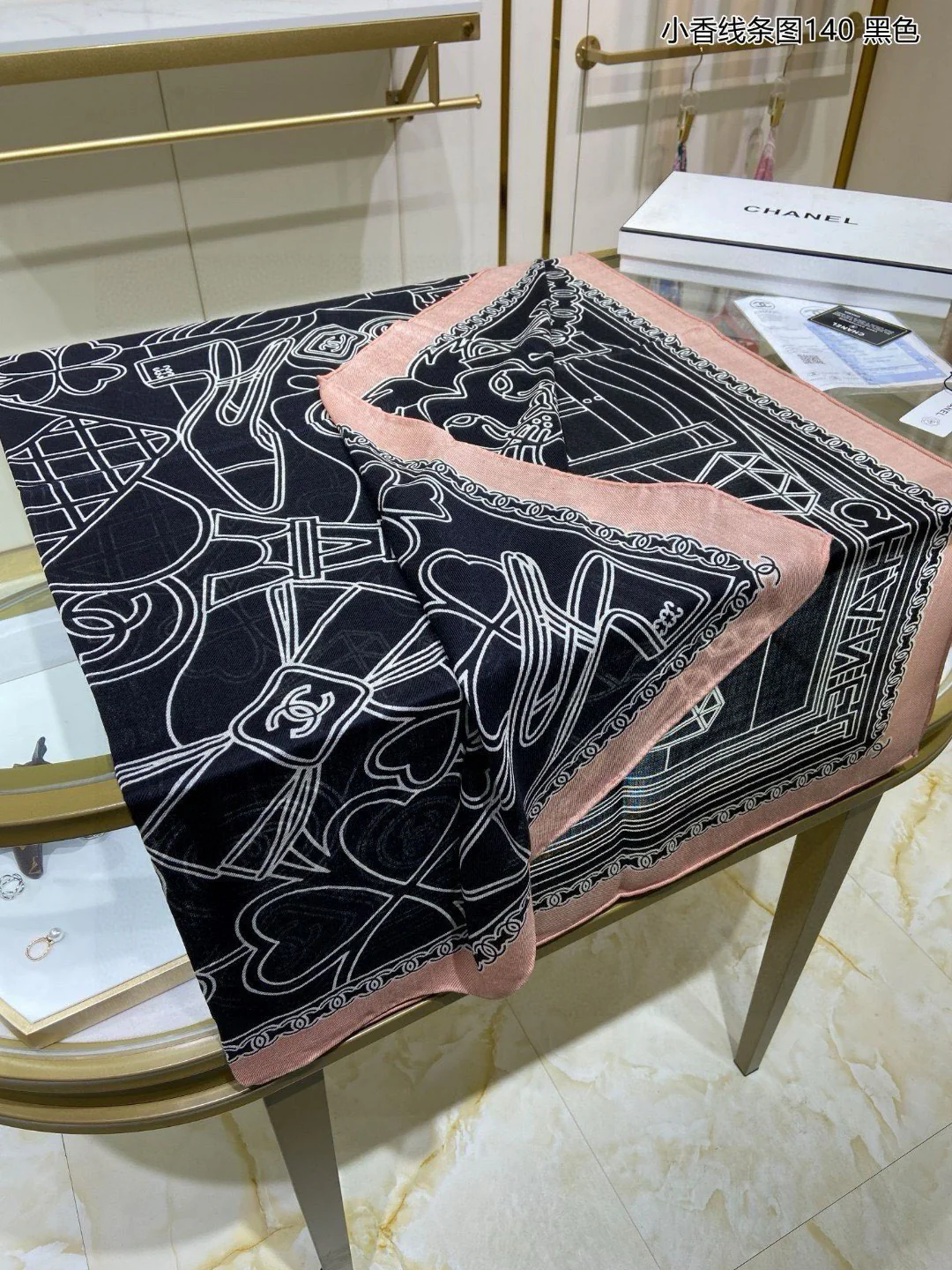 Большой носовой платок Chanel с узором 