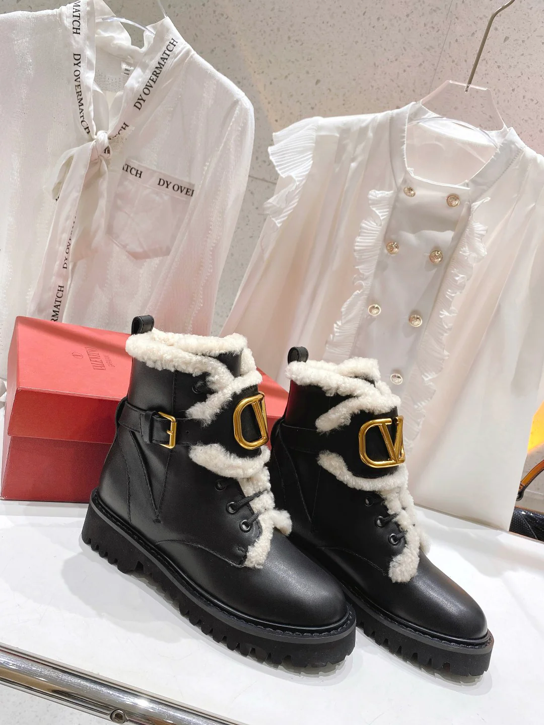 Ботинки на платформе Valentino с подкладкой из овчины — черные