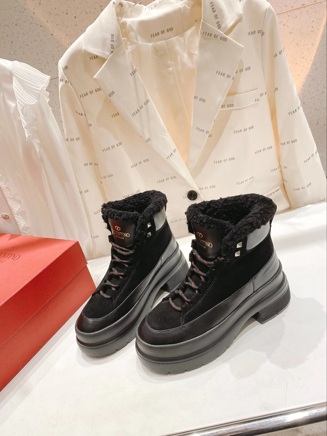 Valentino - Сапоги средней высоты из овечьей шерсти - Черные