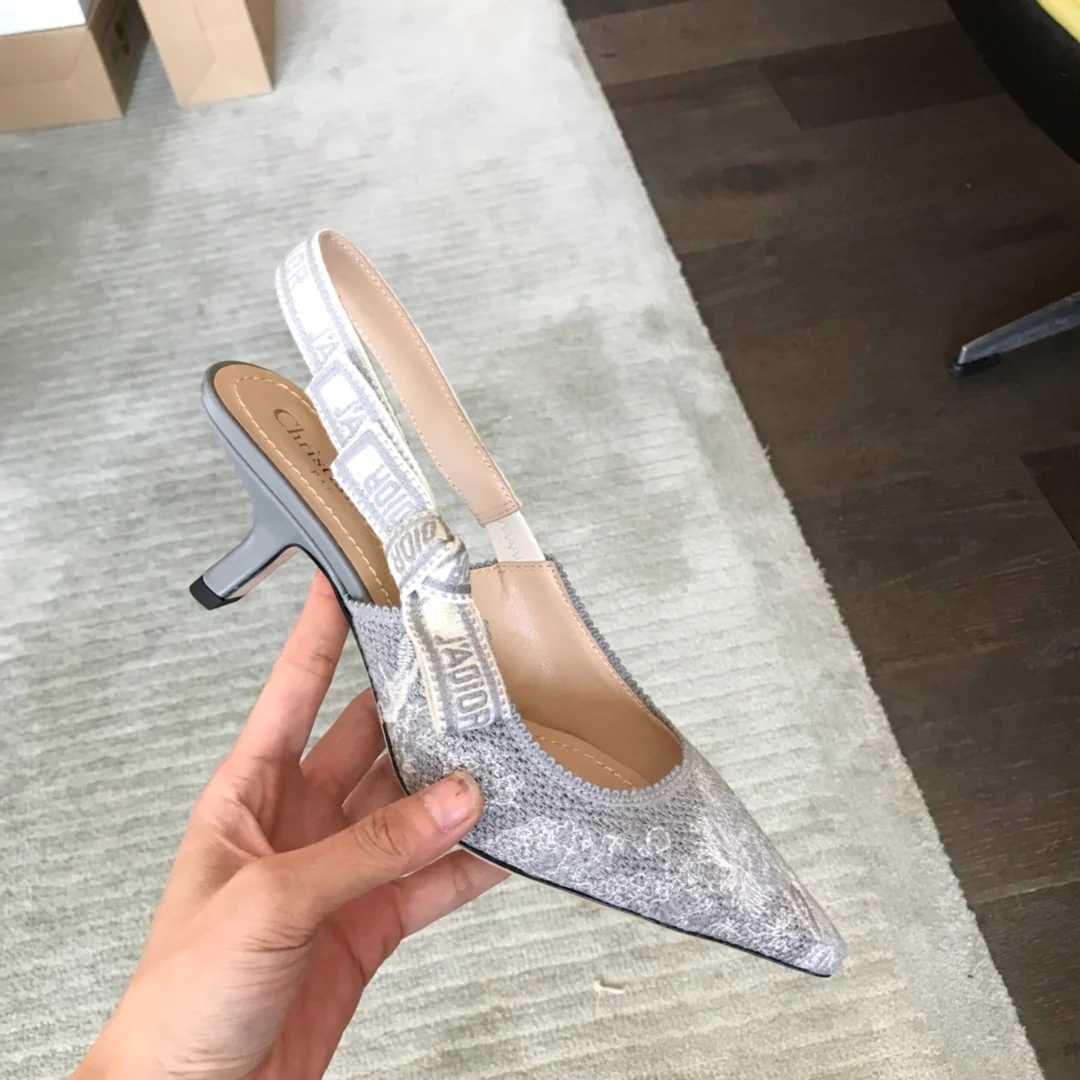 Dior - Босоножки на низком каблуке с острым носком