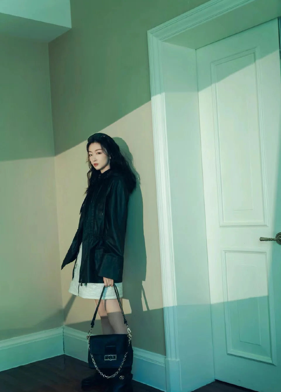 m25209-LV-dauphine-soft crossbody bag-black