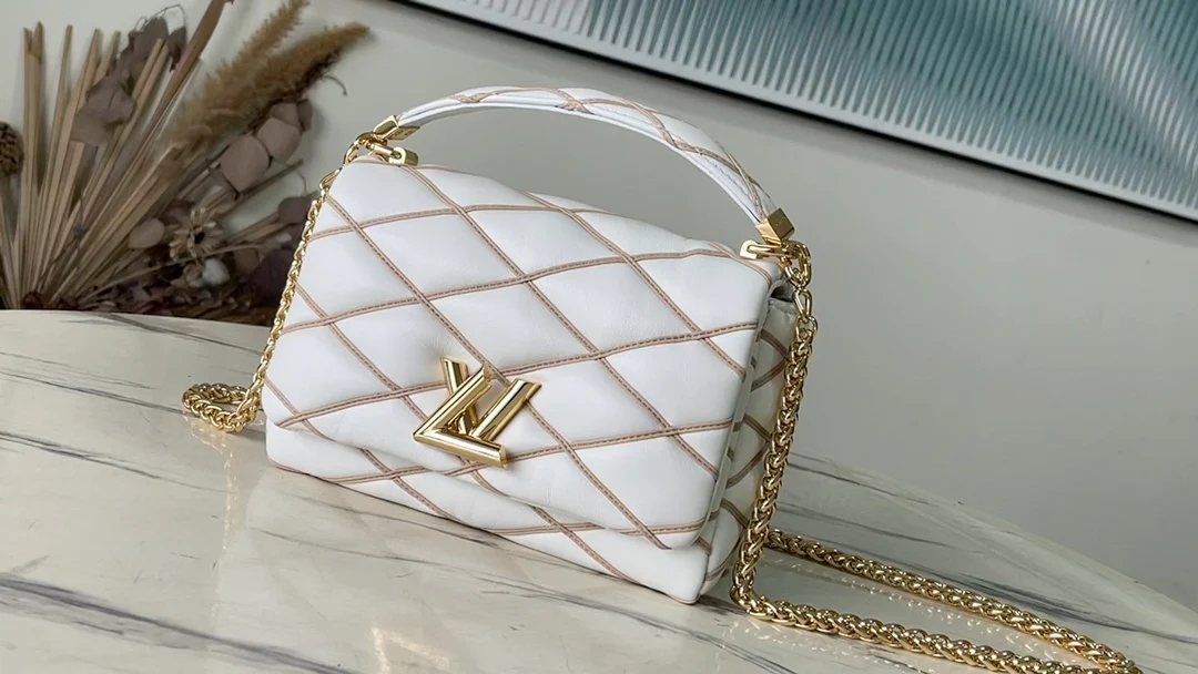 m22890-LV-go-14-mm-Medium-Handbag/Crossbody Bag-White