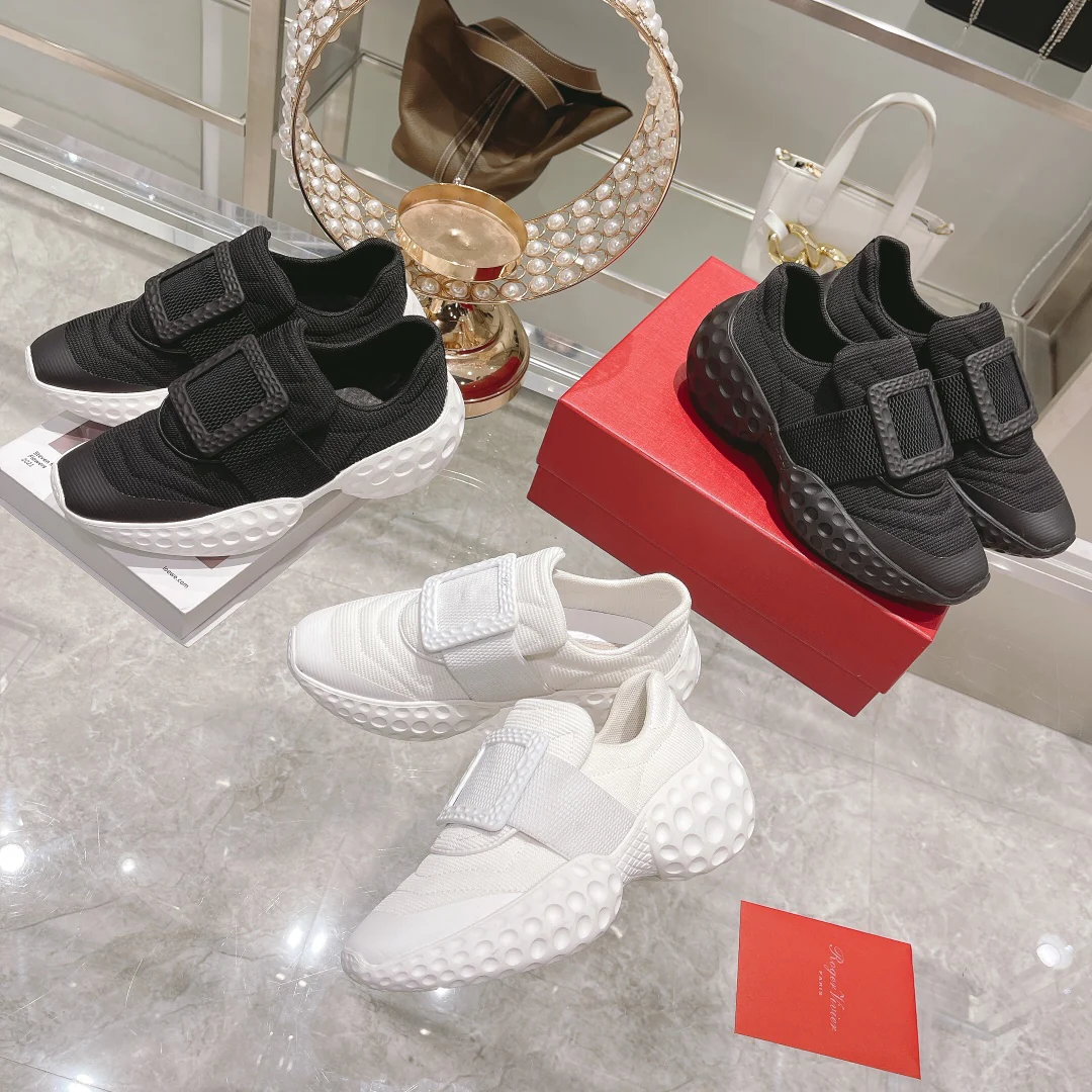 Кроссовки с пряжками - белые