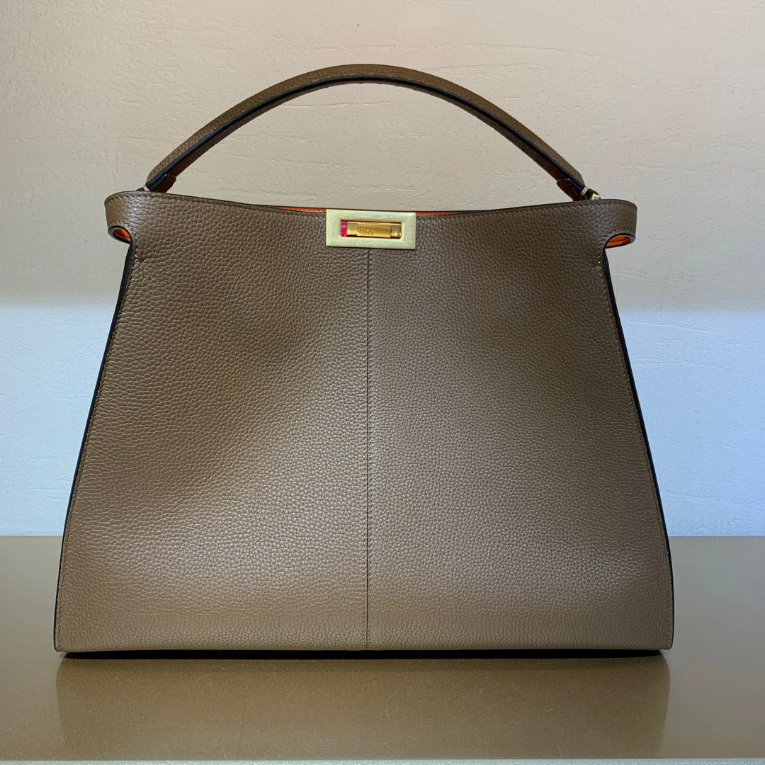 Большая коричневая кожаная сумка Fendi Peekaboo Lite