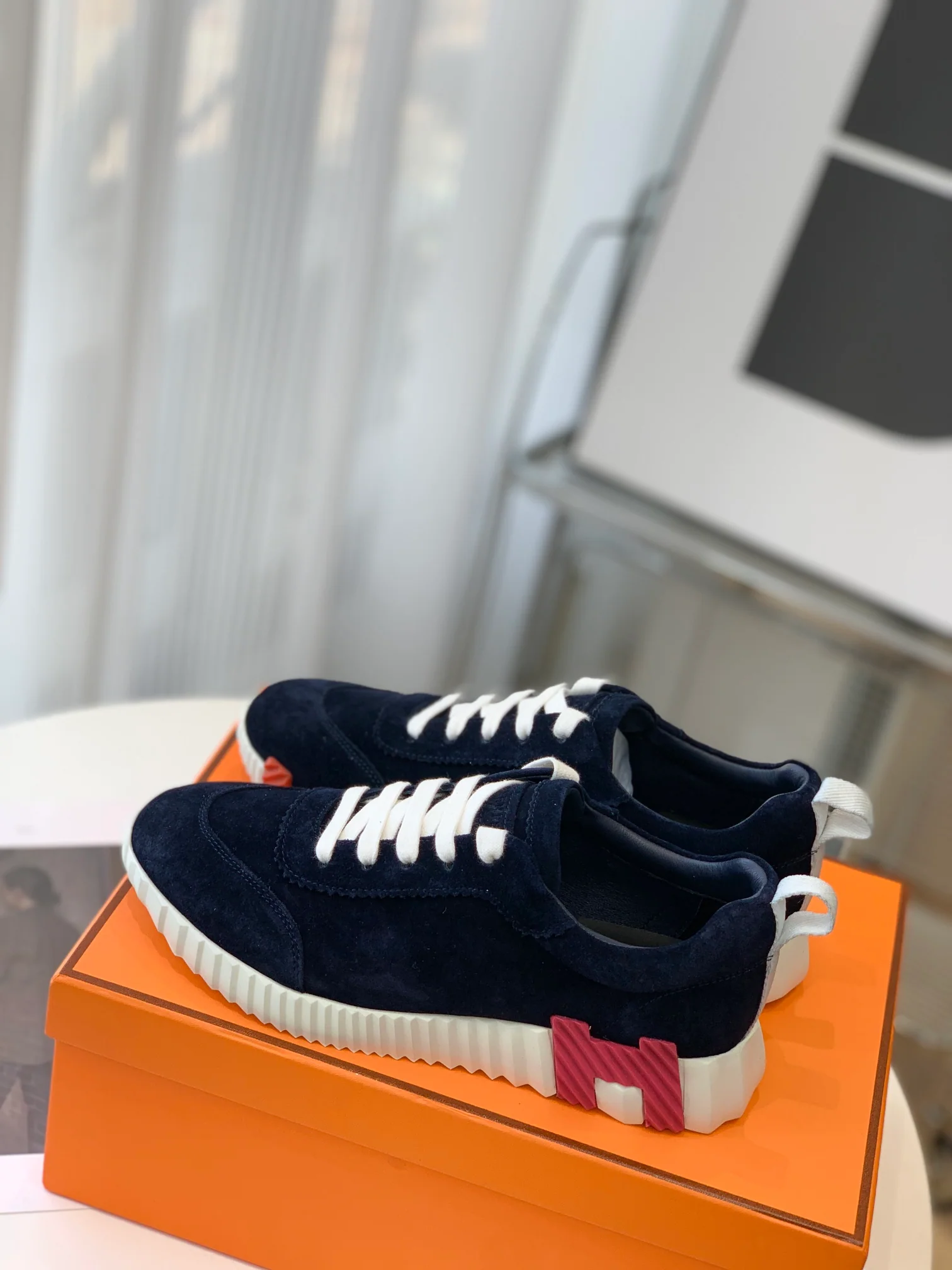 Новейшая модель Hermes 2023 года - кожаные кроссовки H-Leather - черные