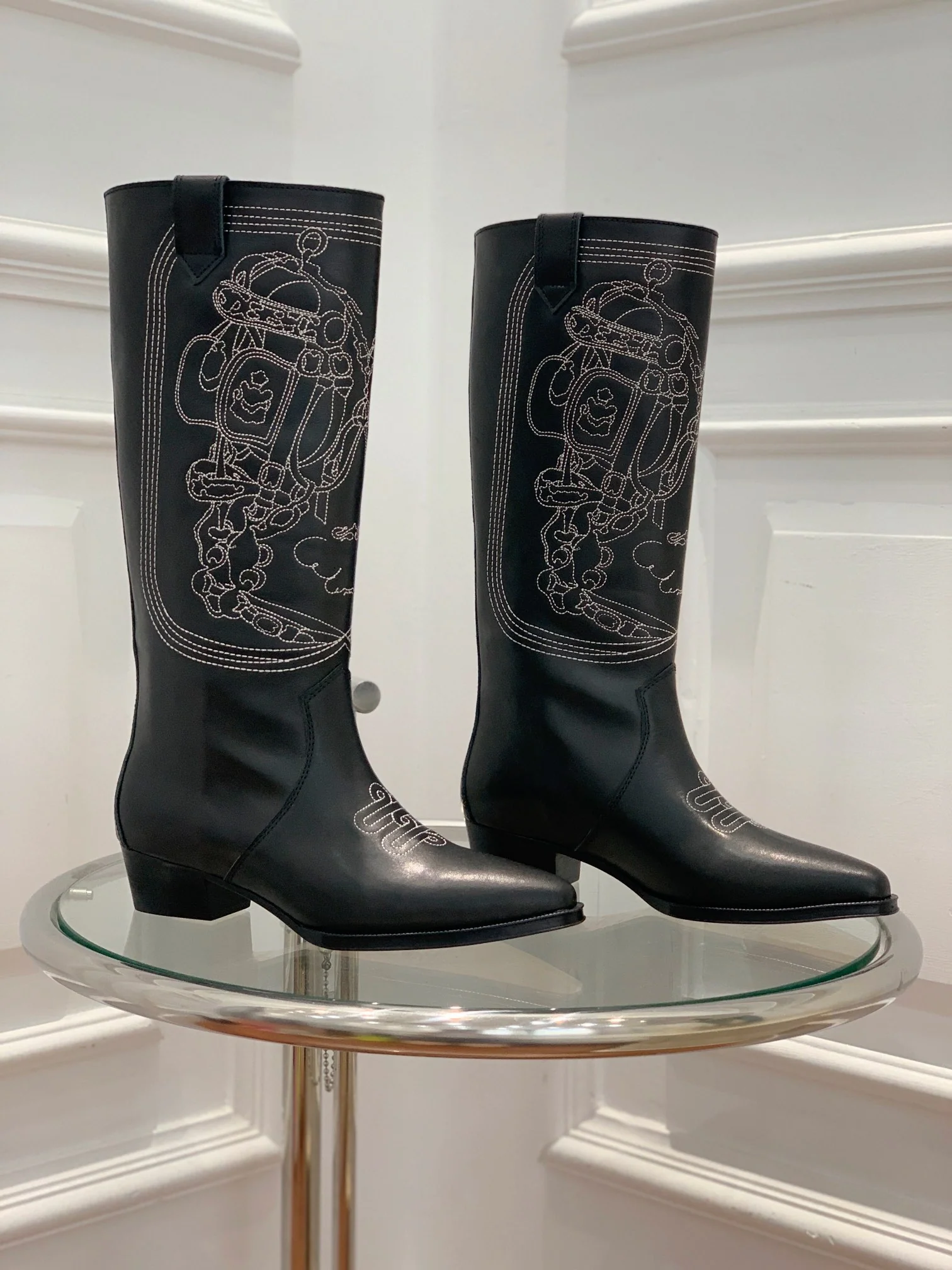 Новинка сезона осень/зима 2022 от Hermes - Вышитые высокие сапоги - 2