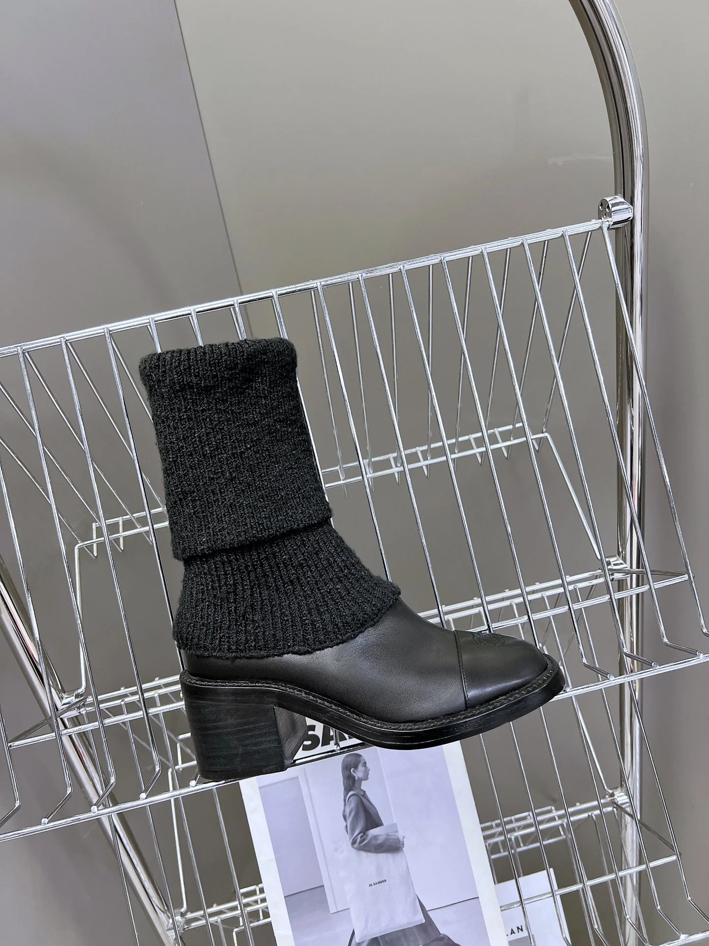 Ботильоны-носки на высоком каблуке Chanel 2024 — черные