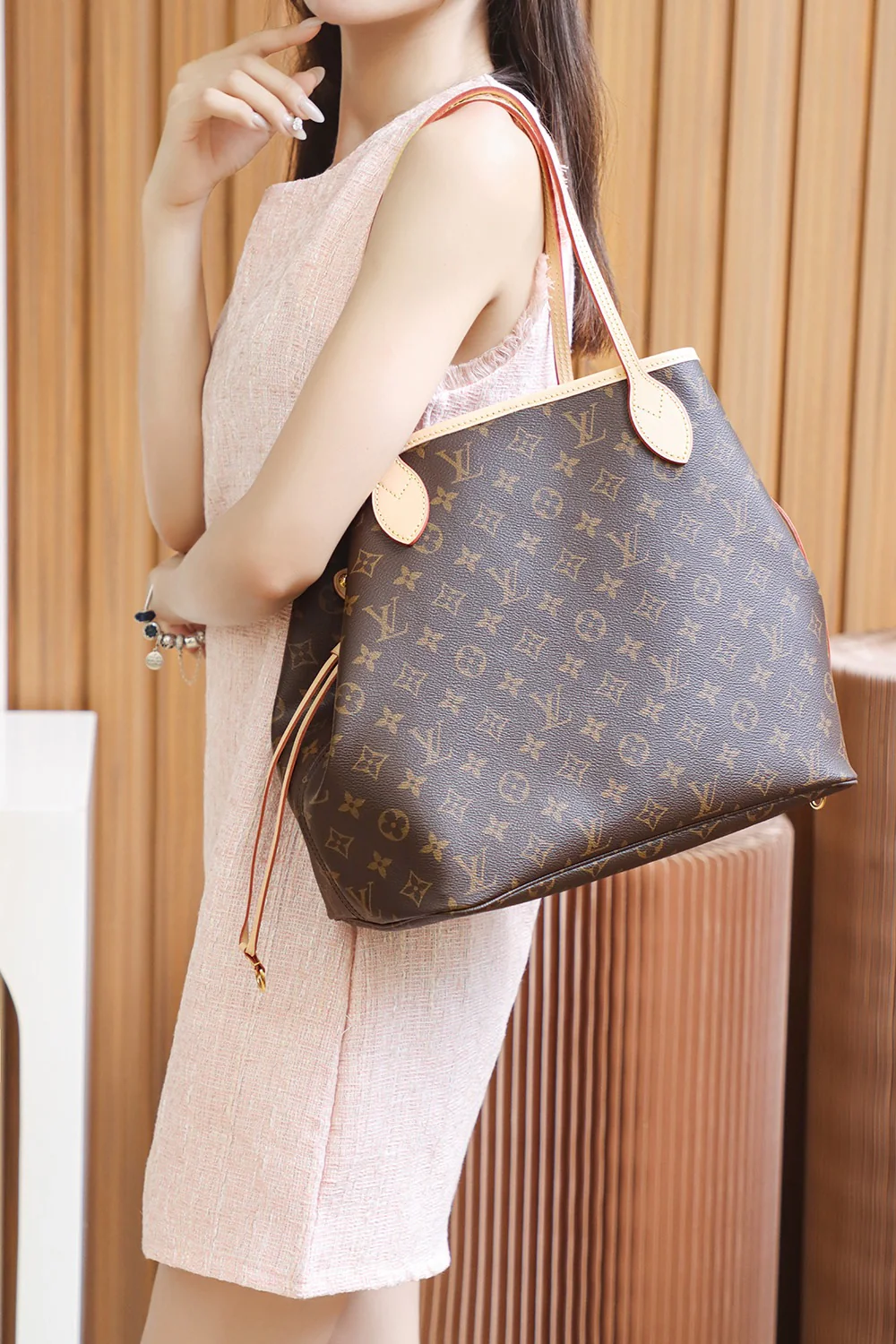 m40995-LV-Классическая сумка Neverfull с монограммой Classic Monogram