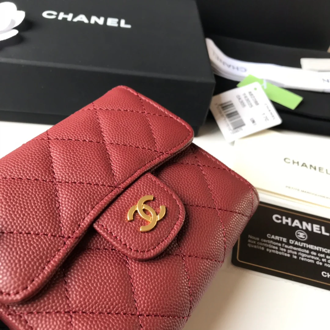 Chanel - Трехсекционный кошелек - Красная глянцевая кожа с золотой пряжкой