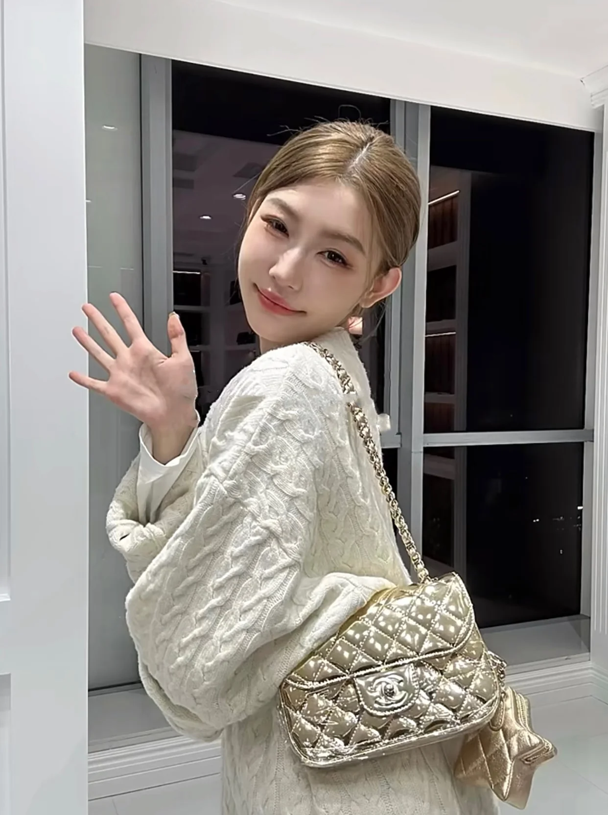 Весенняя коллекция Chanel 24c - Золотой кошелек для монет со звездным узором