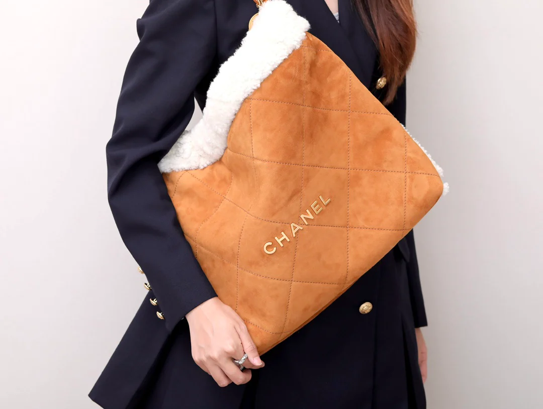 Сумка Chanel No. 22 - овечья кожа - карамельно-коричневый цвет