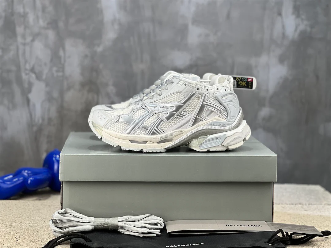 Кроссовки Balenciaga Runner - унисекс - белые с серебристым