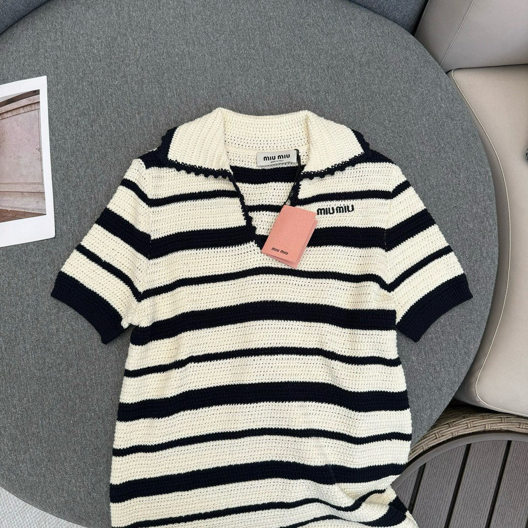Miu Miu-2404-24 Новое весеннее платье в стиле преппи: полосатое трикотажное платье-поло