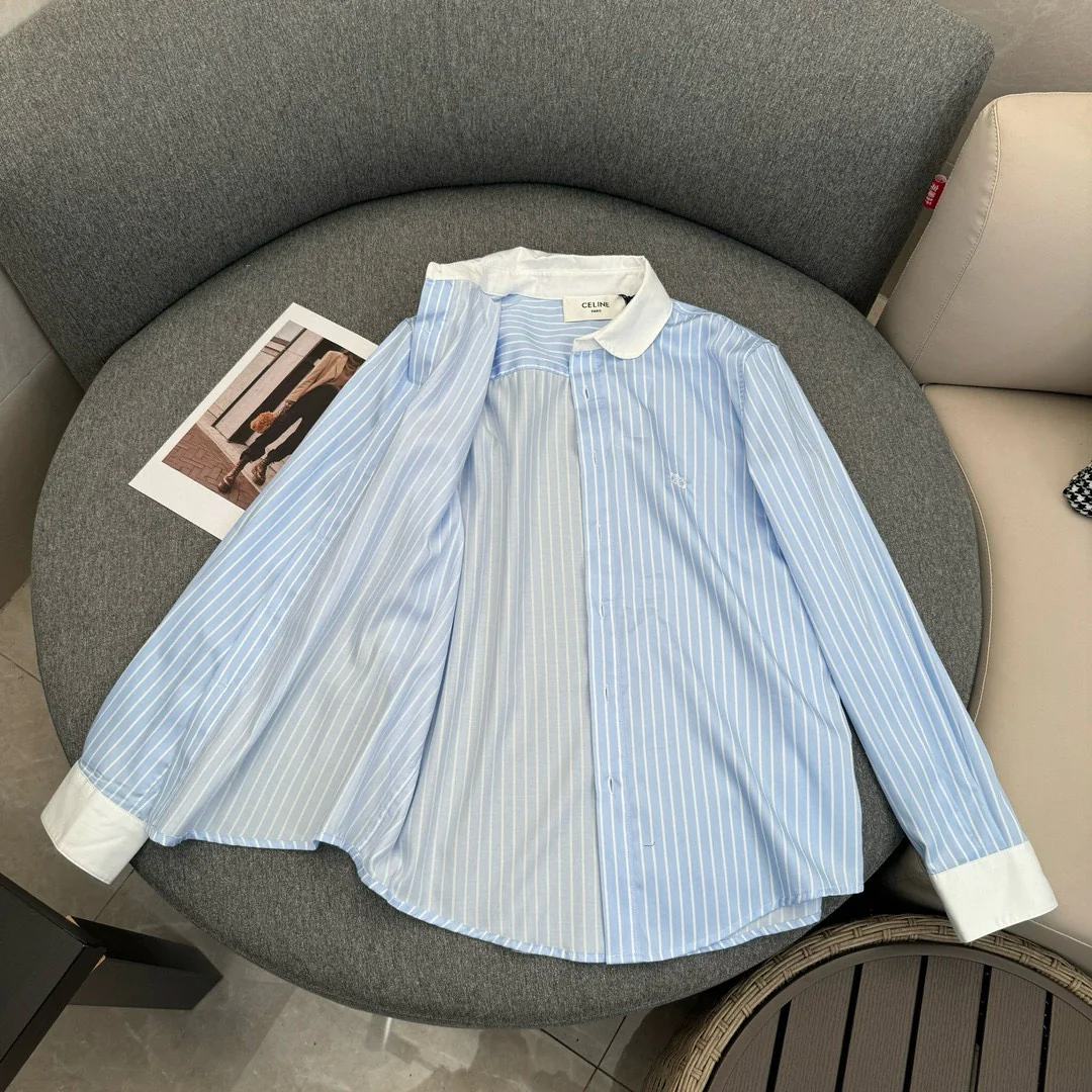 Новинка сезона весна/лето 2024 от Celine: рубашка в сине-белую полоску с вышивкой ?Триумфальная арка?.