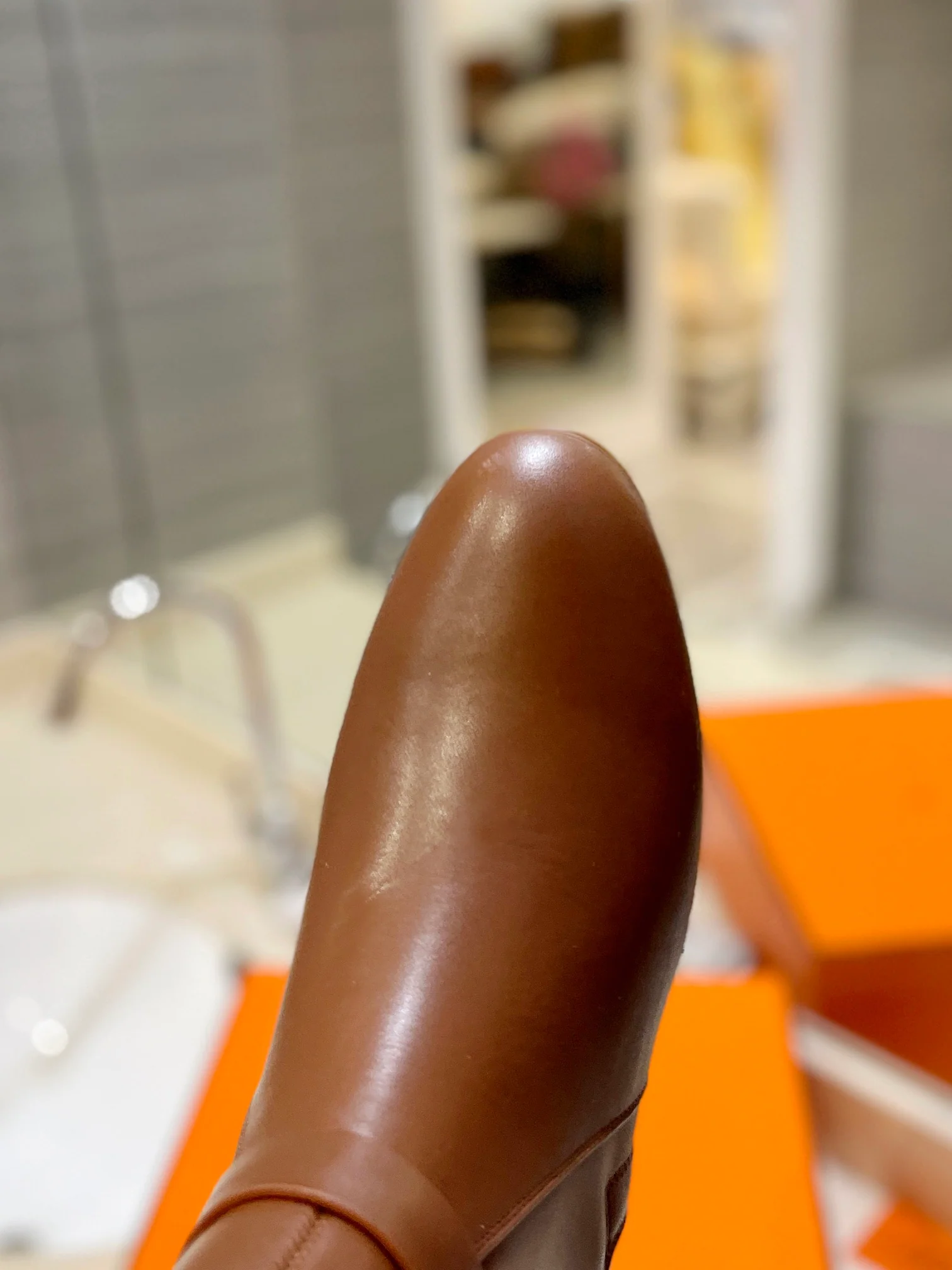 Классические плоские ботильоны Hermes с пряжкой Kelly Buckle, коричневые.