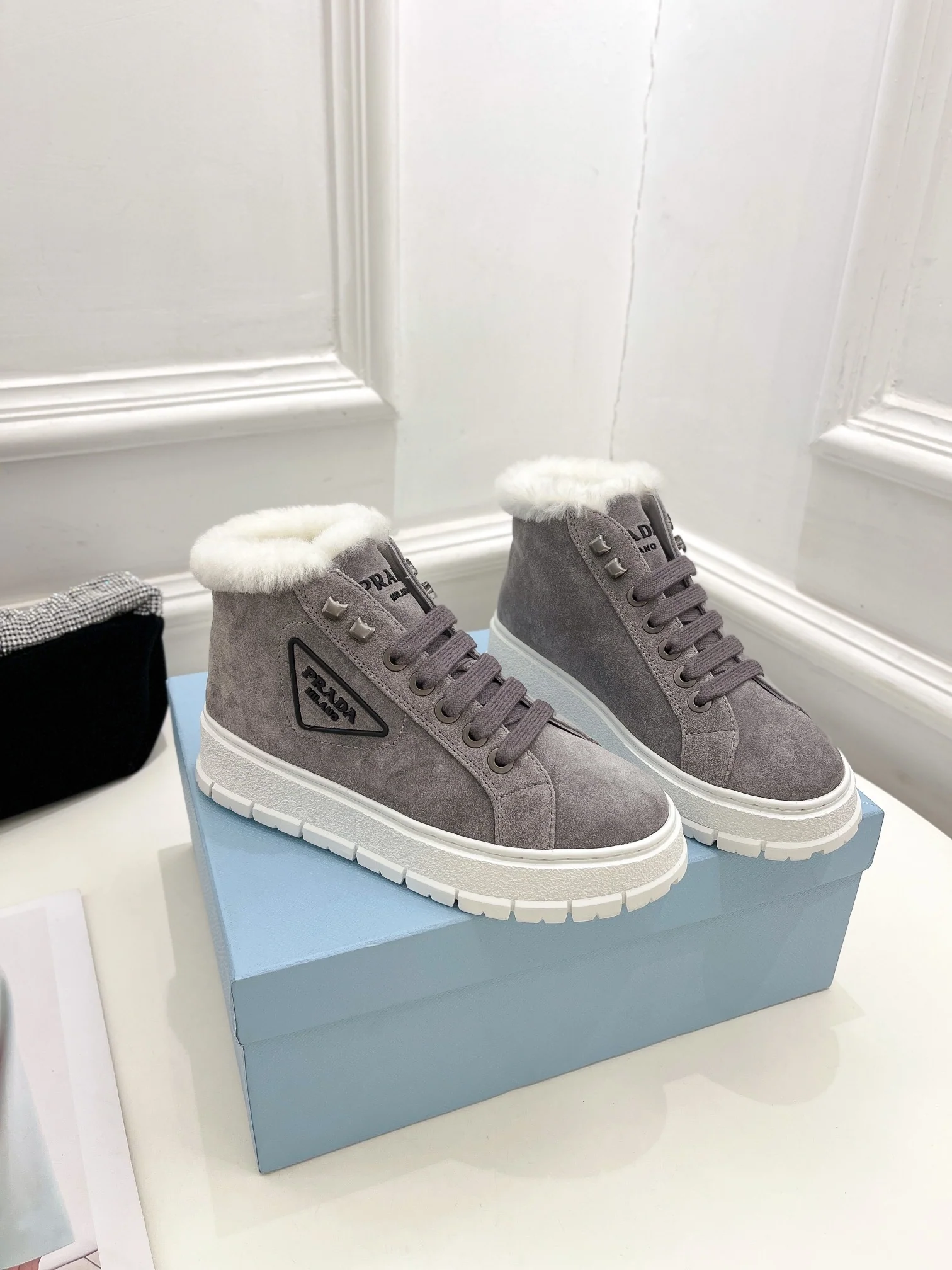 Prada в стиле подиума - Повседневные высокие шерстяные ботильоны - Серые