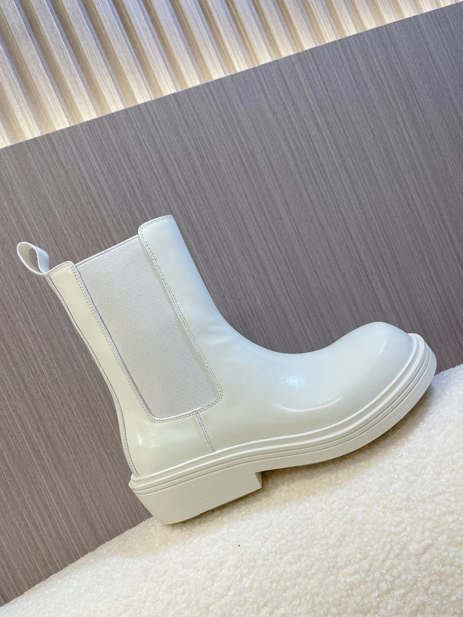 Новинка сезона осень/зима 2023 от BV - Ботинки ?Челси? для пожарных - Ботинки с большим пальцем - Белые