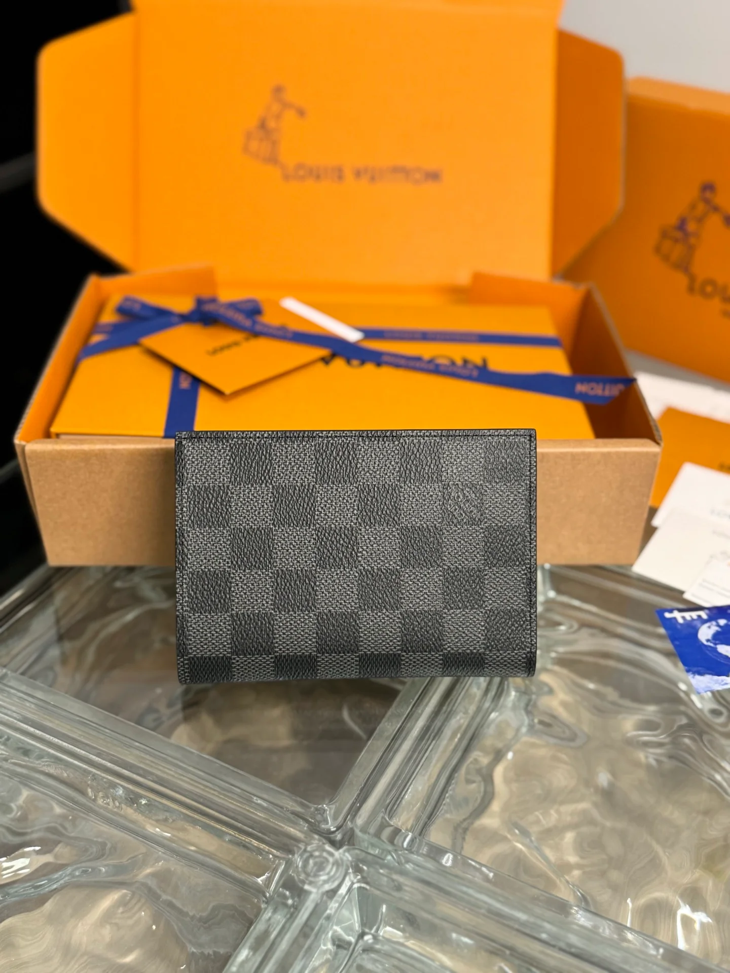 LV-n64411 - Держатель для паспорта - Черный в клетку