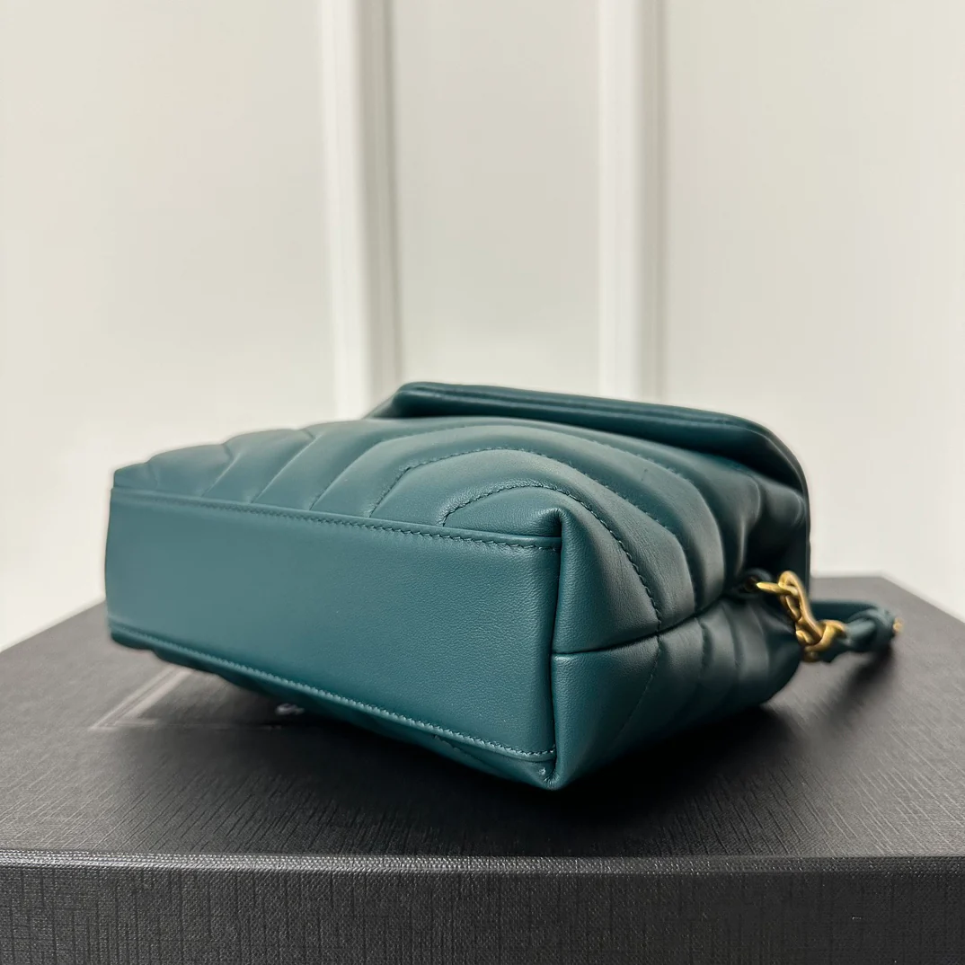 Сумка через плечо YSL Louou 20 см из джинсовой ткани - озерно-голубая.