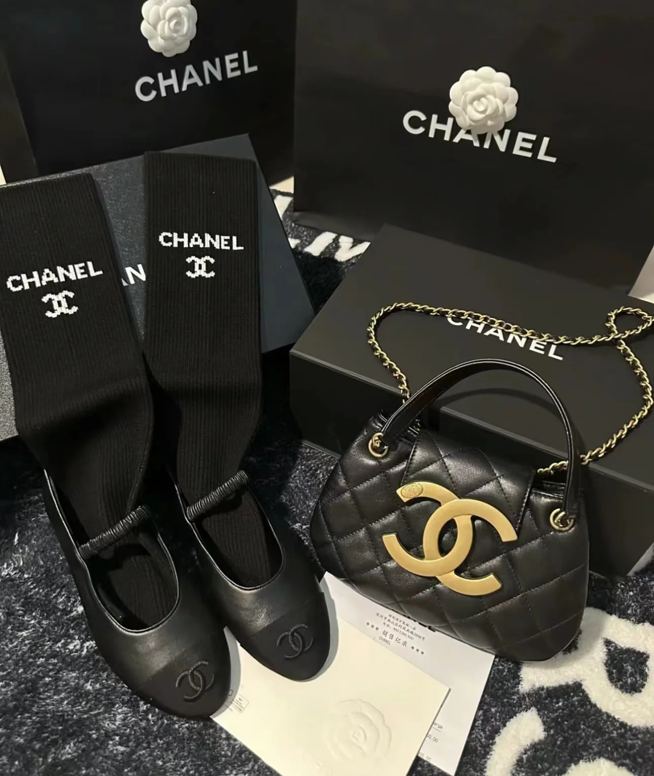 Chanel - Новая большая сумка-мессенджер с двойной буквой C - Черная