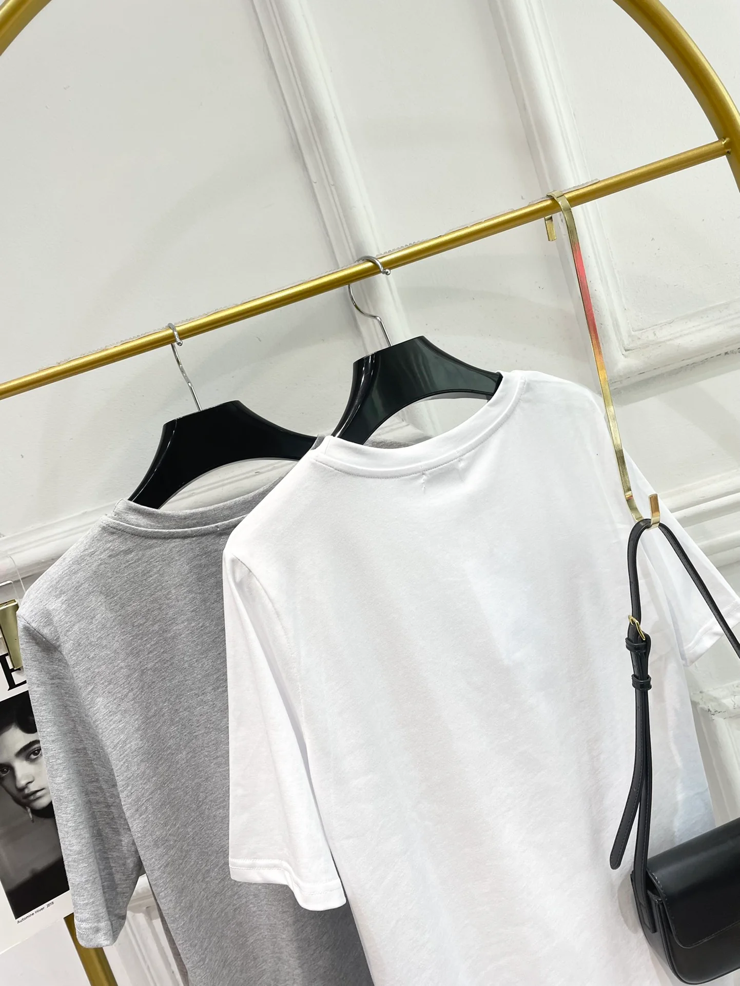 Футболка Celine 2403 с коротким рукавом и стразами - белая