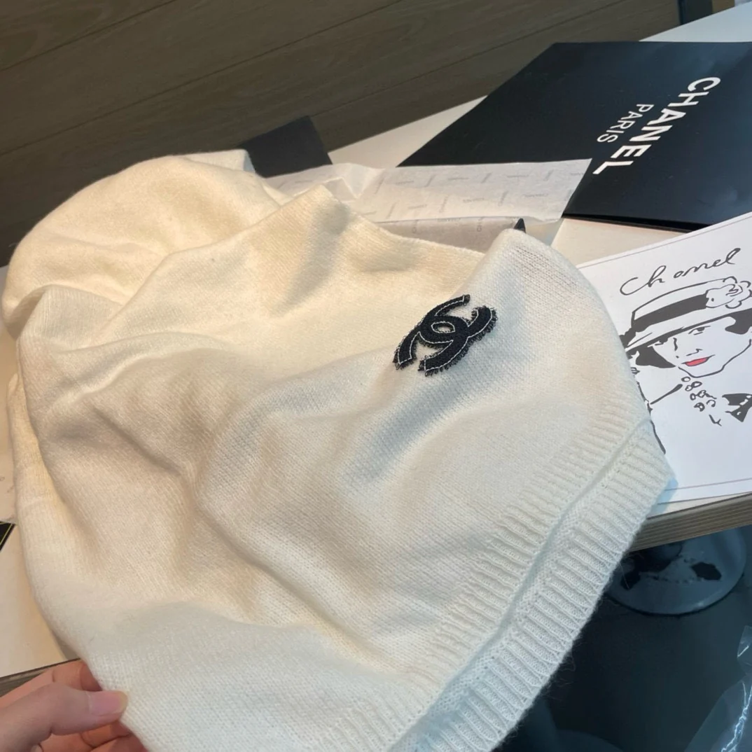 Вязаный шарф Chanel 2024 года