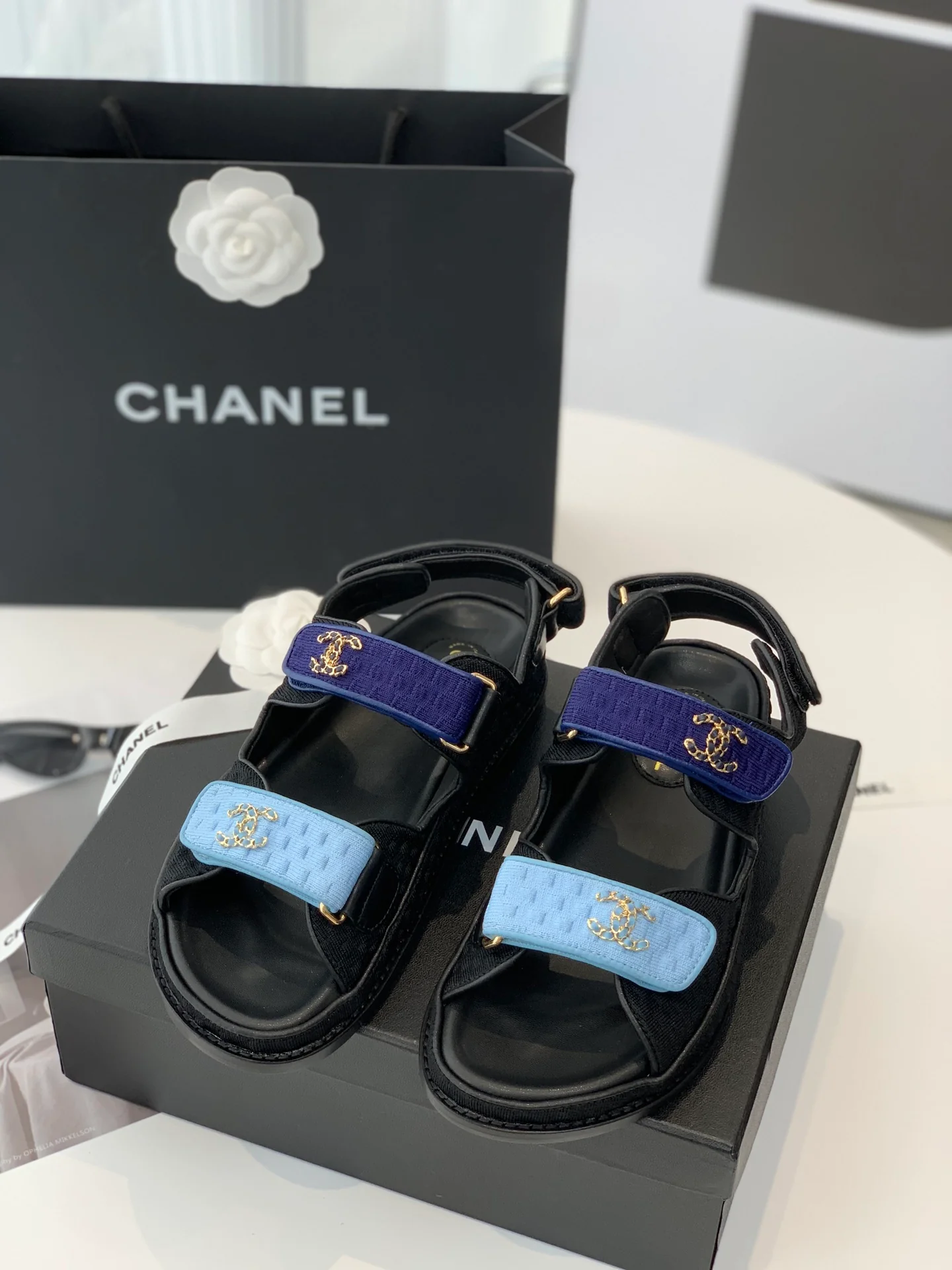 Chanel - Классические сандалии на липучке