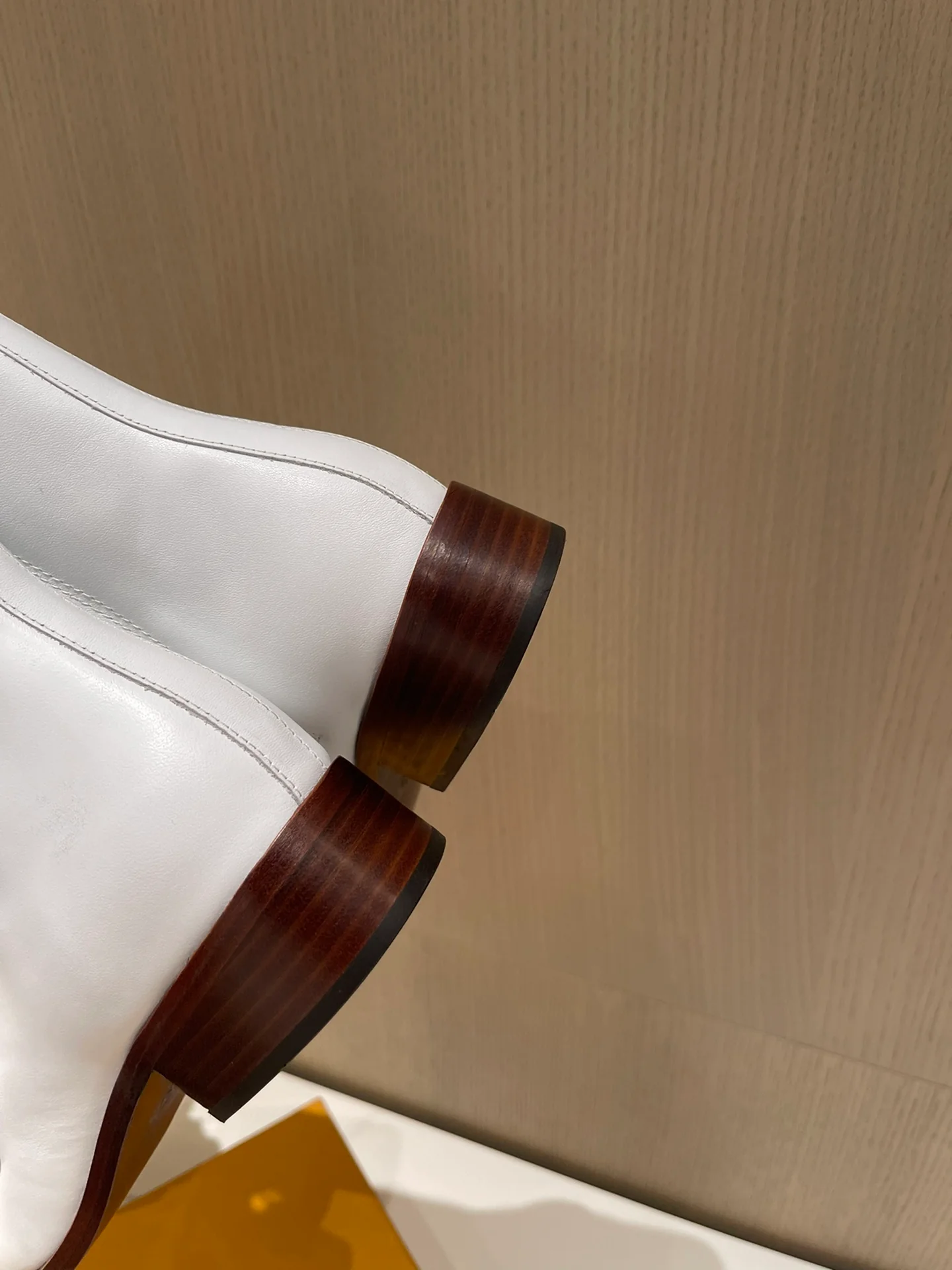 Tods - Новинка сезона осень/зима 2022 - Ботильоны на толстом каблуке крупной вязки - 1