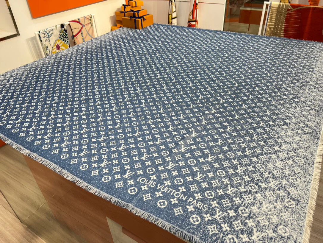 LV - Градиентная джинсовая шаль с монограммой - джинсовая ткань - градиент - 142 - 5 см - 1