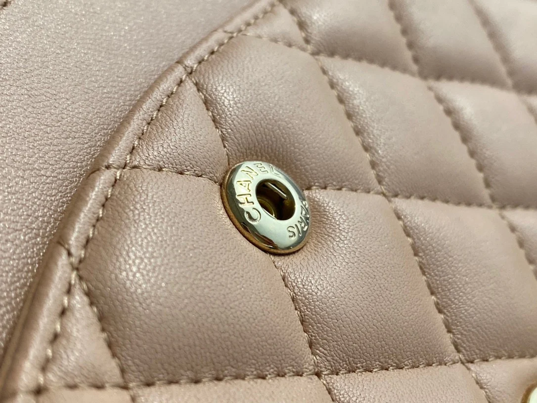 Часы Chanel CF Medium 25cm Milk Tea Apricot Lambskin with Light Gold Buckle CF25