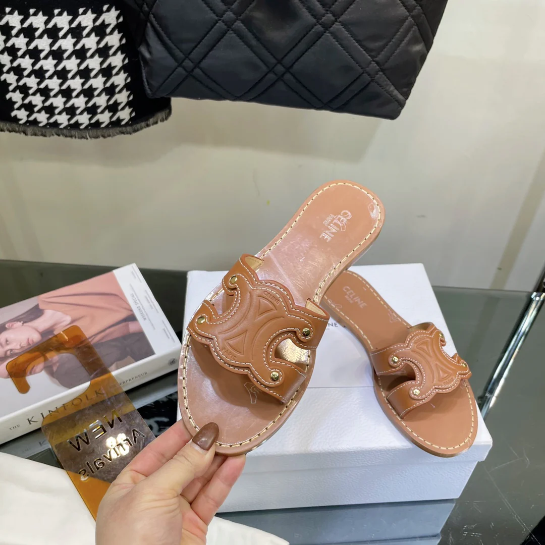 Новинка сезона весна/лето 2023 от Celine - Ретро-тапочки 
