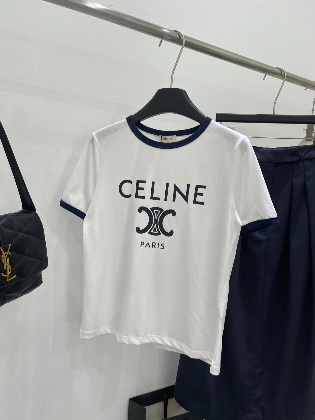 Футболка Celine 2403 Arc de Triomphe с буквенным принтом