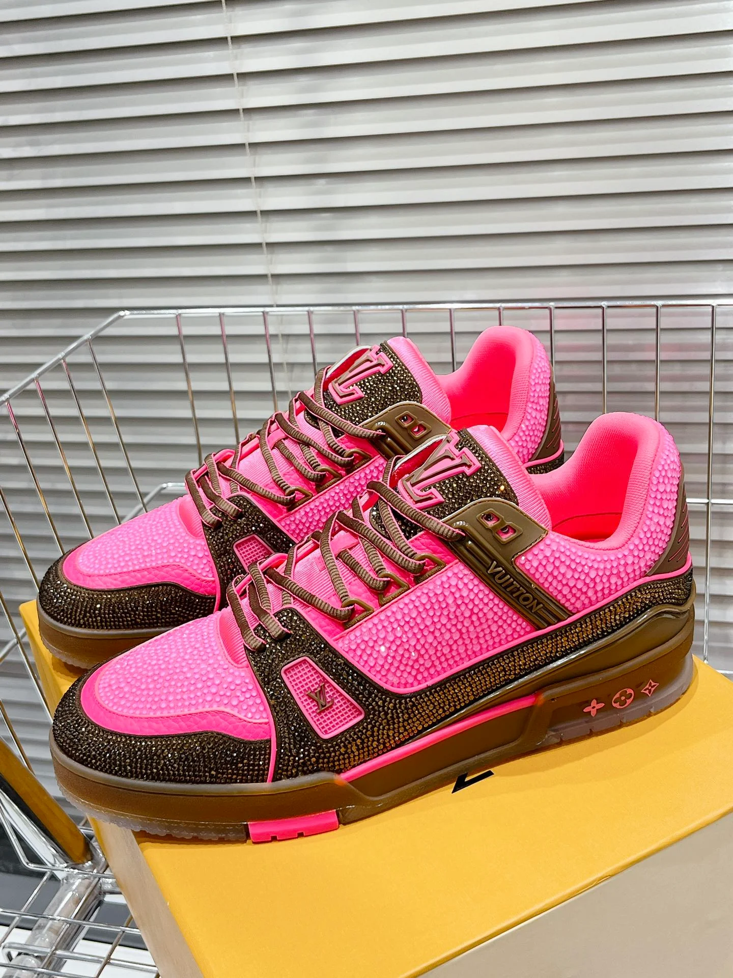 Кроссовки LV Trainer - Скейтбордистские кроссовки - Глянцевые розово-коричневые - Унисекс