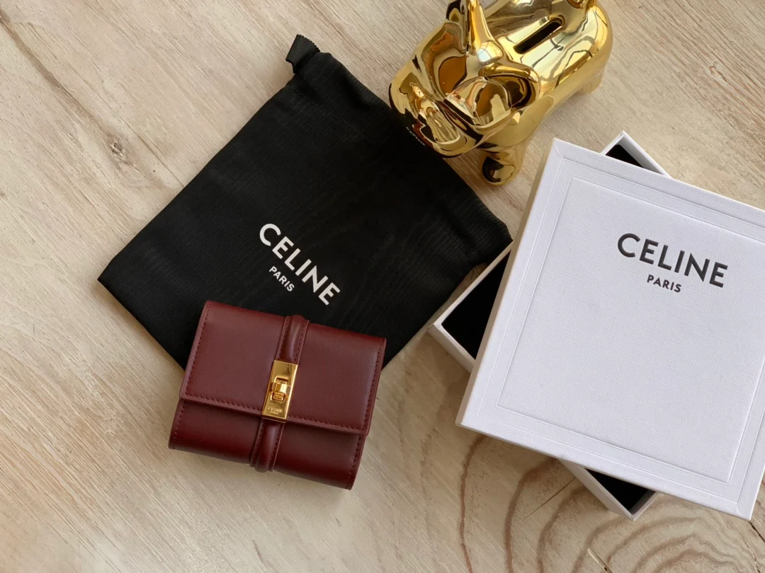 Маленький глянцевый кожаный трехсекционный кошелек Celine - 3 шт.