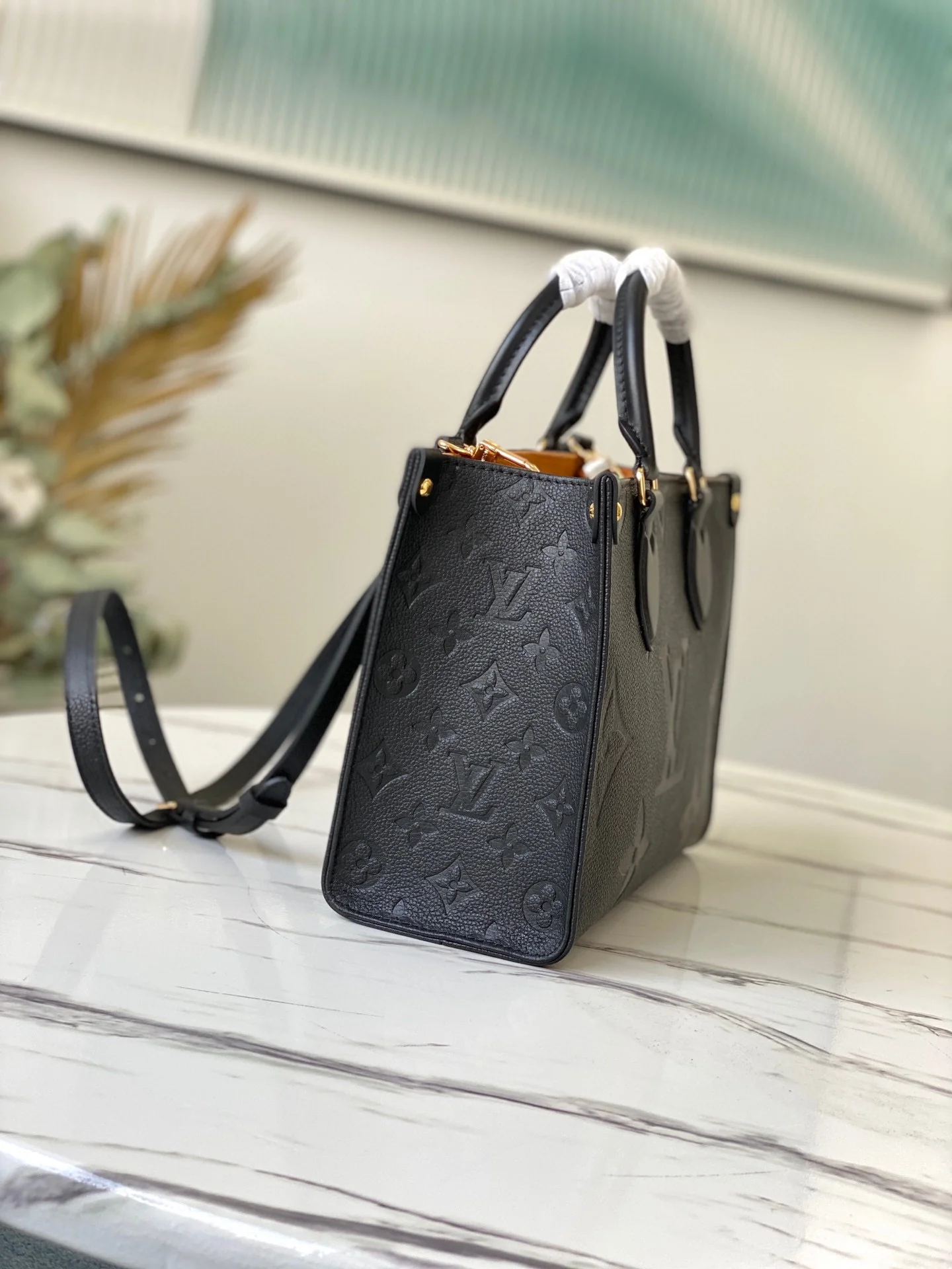 m45660-Black-onthego-pm