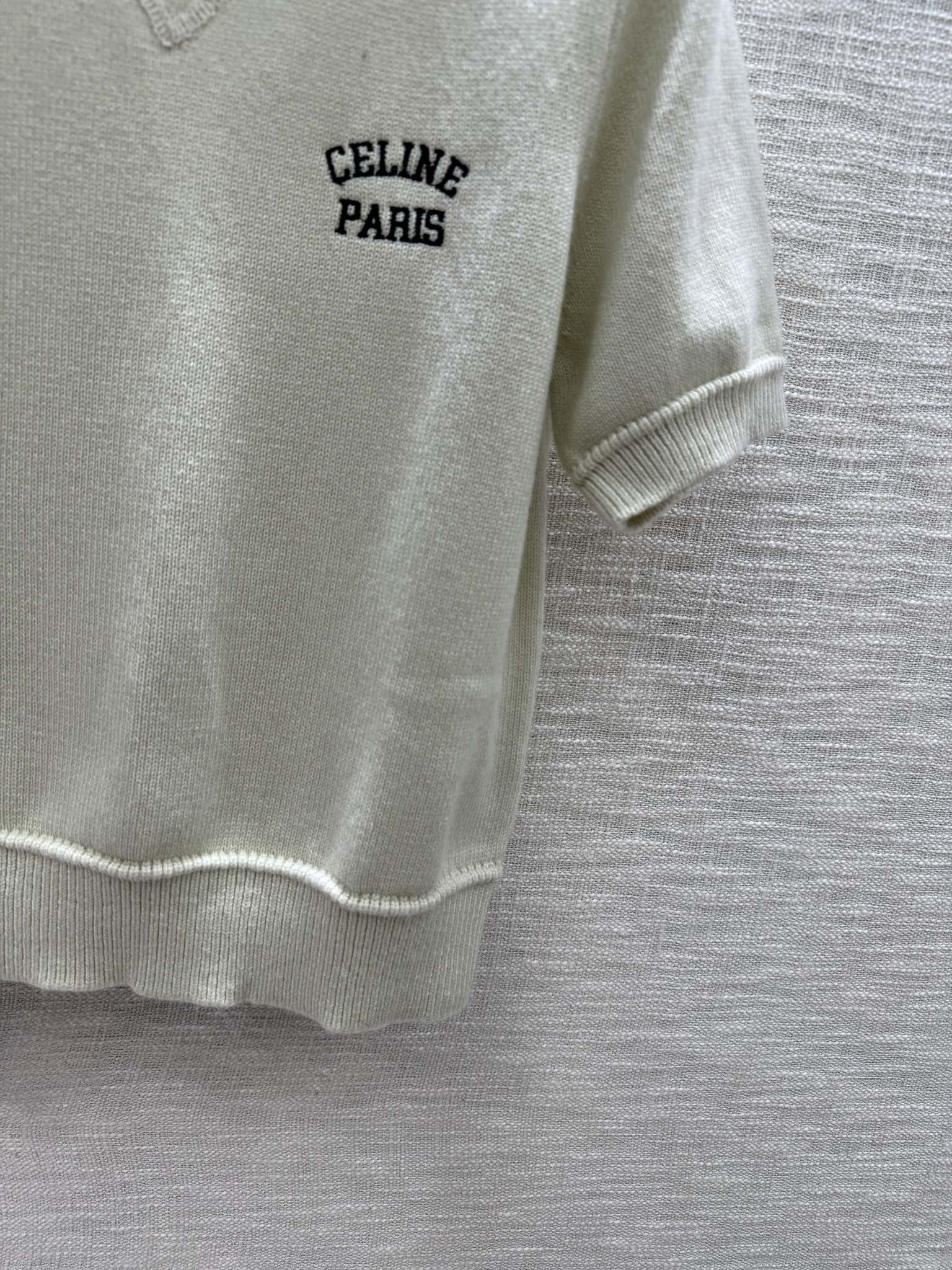 Комплект из трикотажа с ребристым воротником и короткими рукавами из коллекции Celine весна/лето 2024.