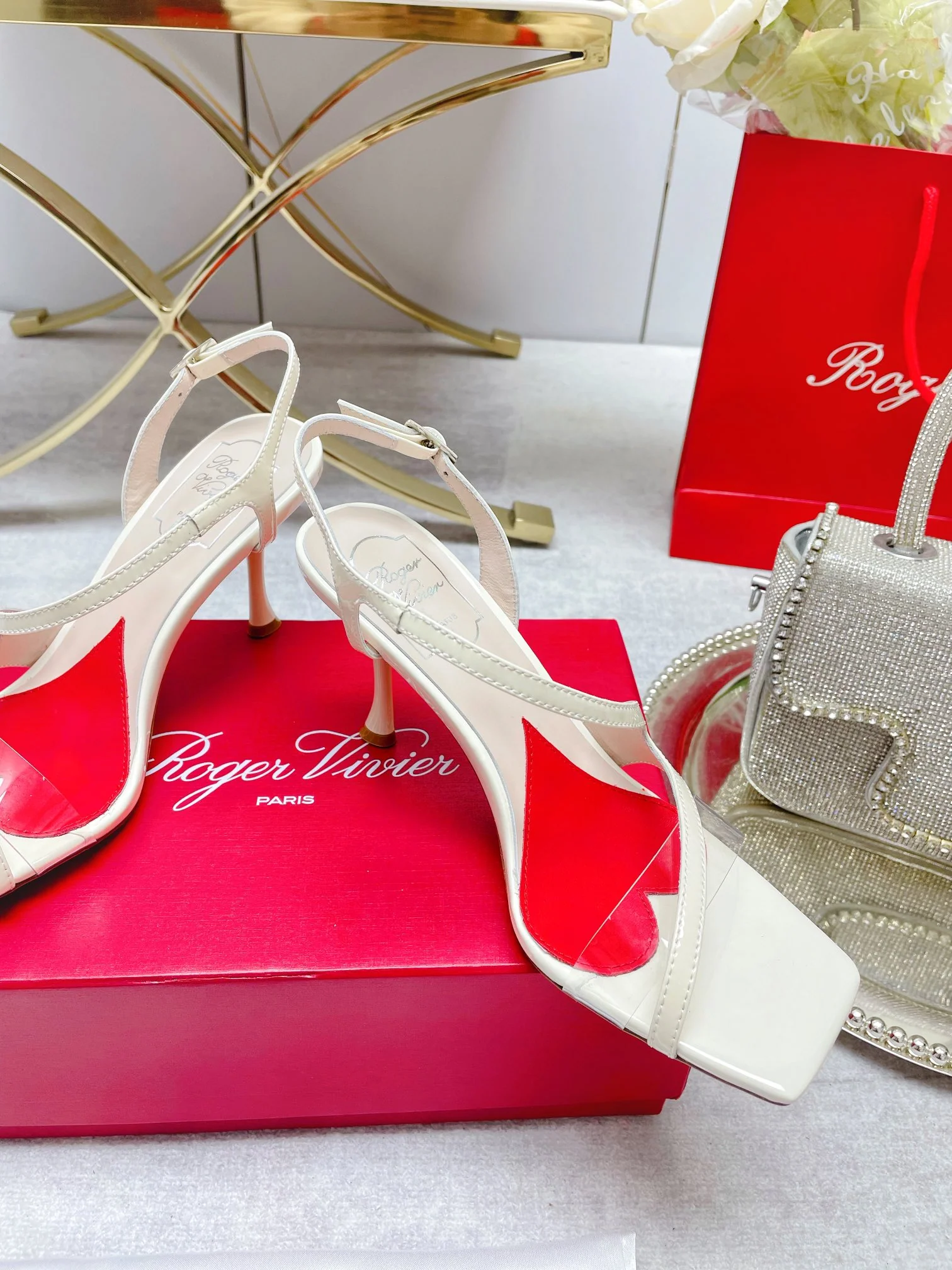 Обувь RV Shoes - Новинка ранней весны 2023 года - Сандалии в форме сердца на шпильках