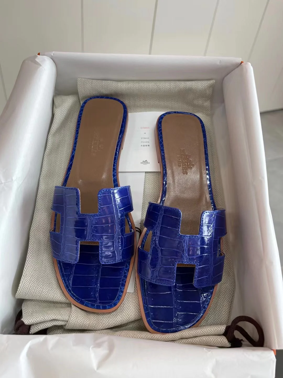 Тапочки Hermes с буквой H — Крокодиловая кожа — Королевский синий