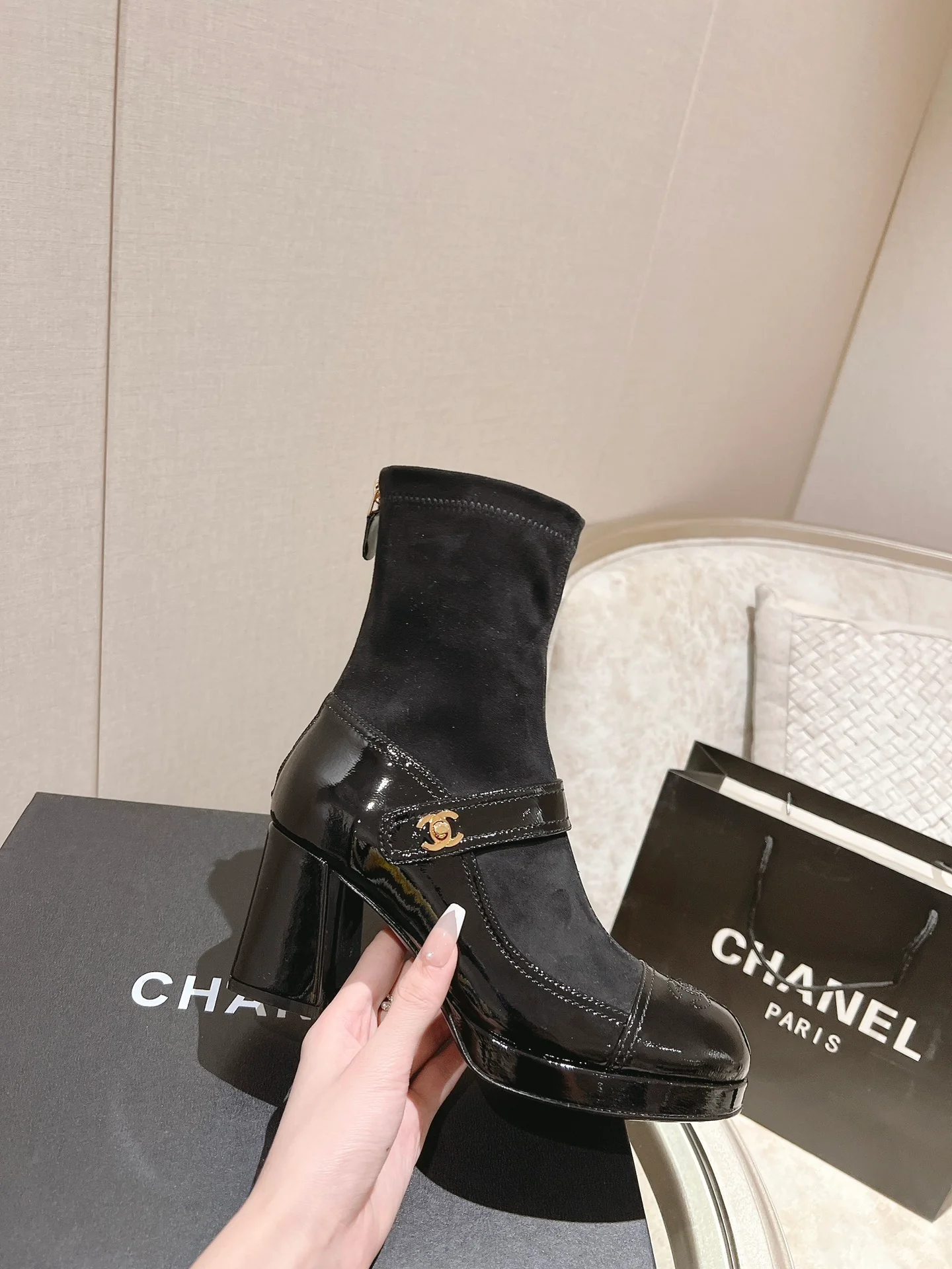 Унисекс лоферы Chanel в стиле показа на парижском подиуме, черные.