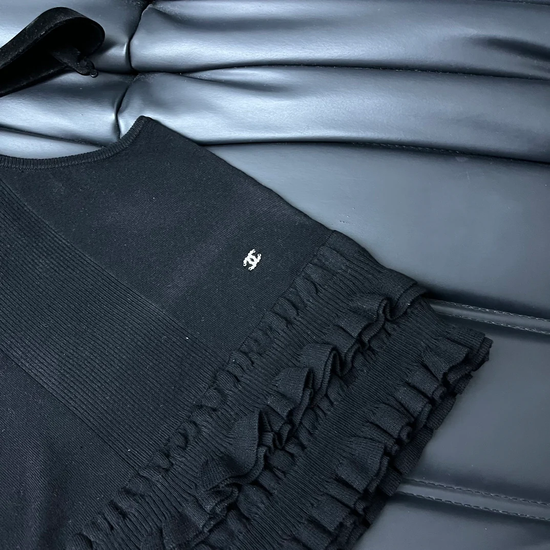 Chanel - Новинка 2403-24 Вязаный жилет с кружевом - Черный