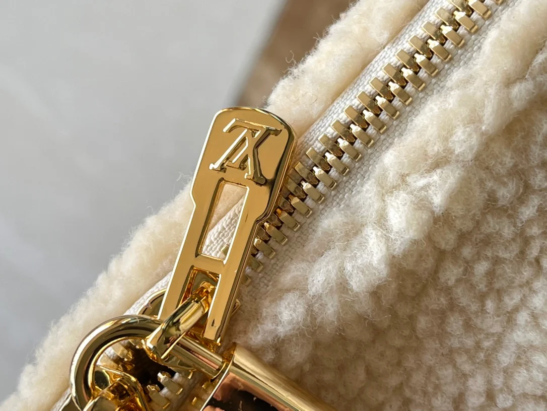 m23468-LV-Сумка через плечо из овечьей шерсти, белая